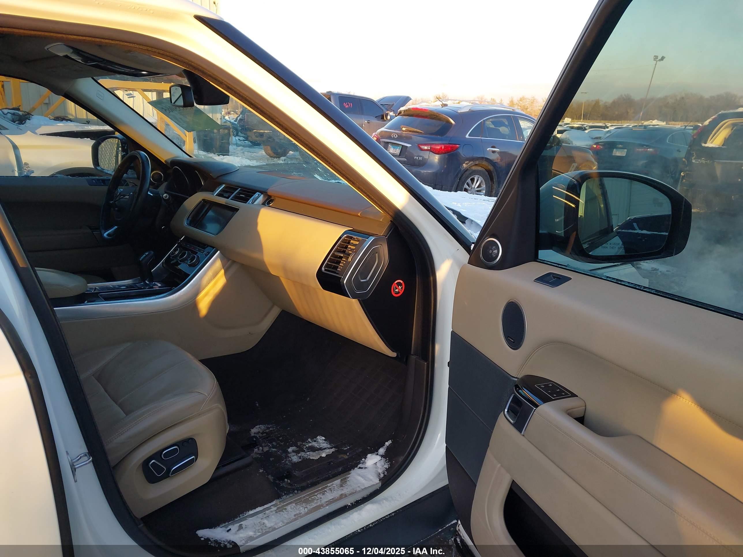 LAND ROVER image 5