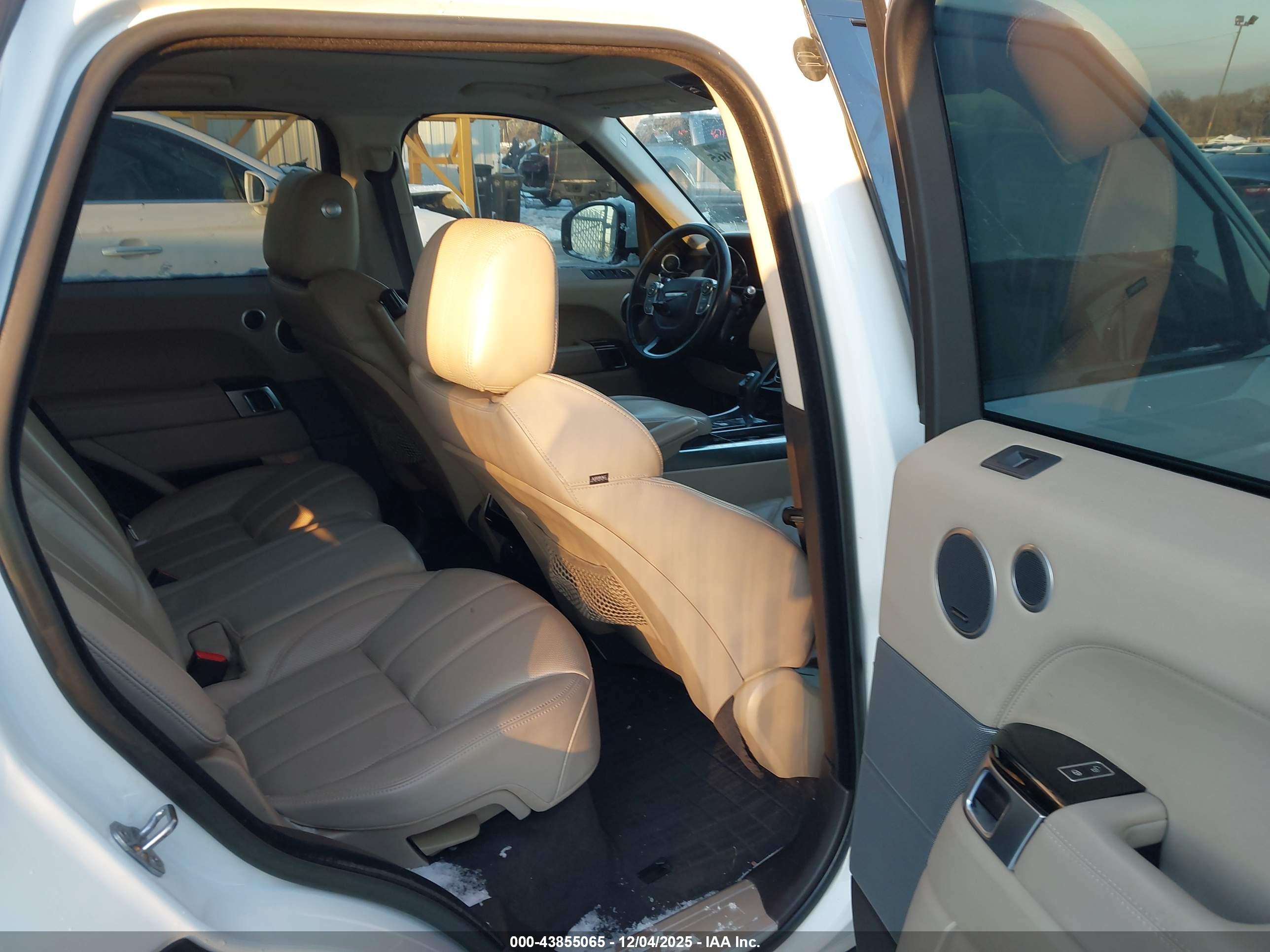 LAND ROVER image 8