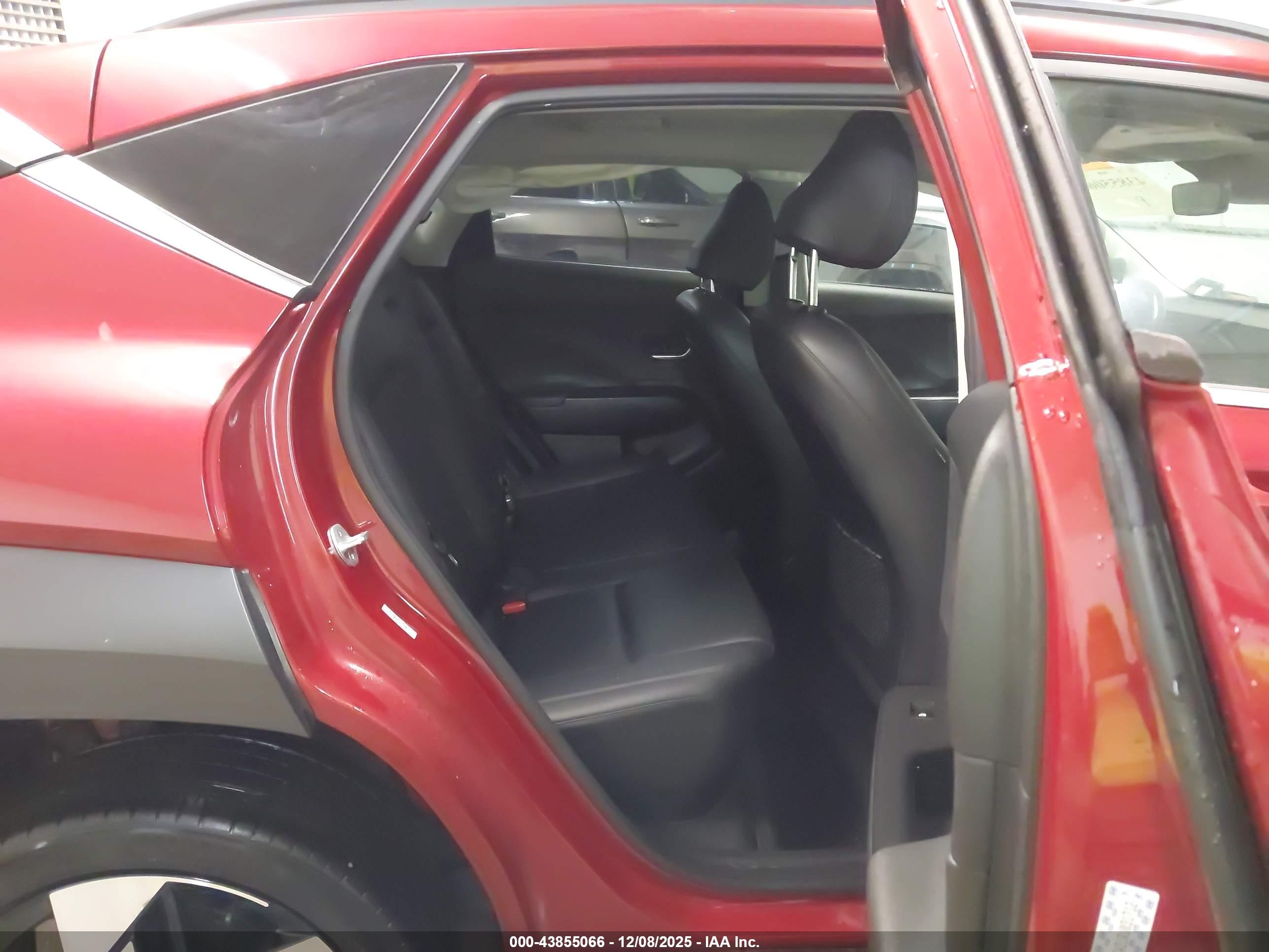 HYUNDAI KONA image 8