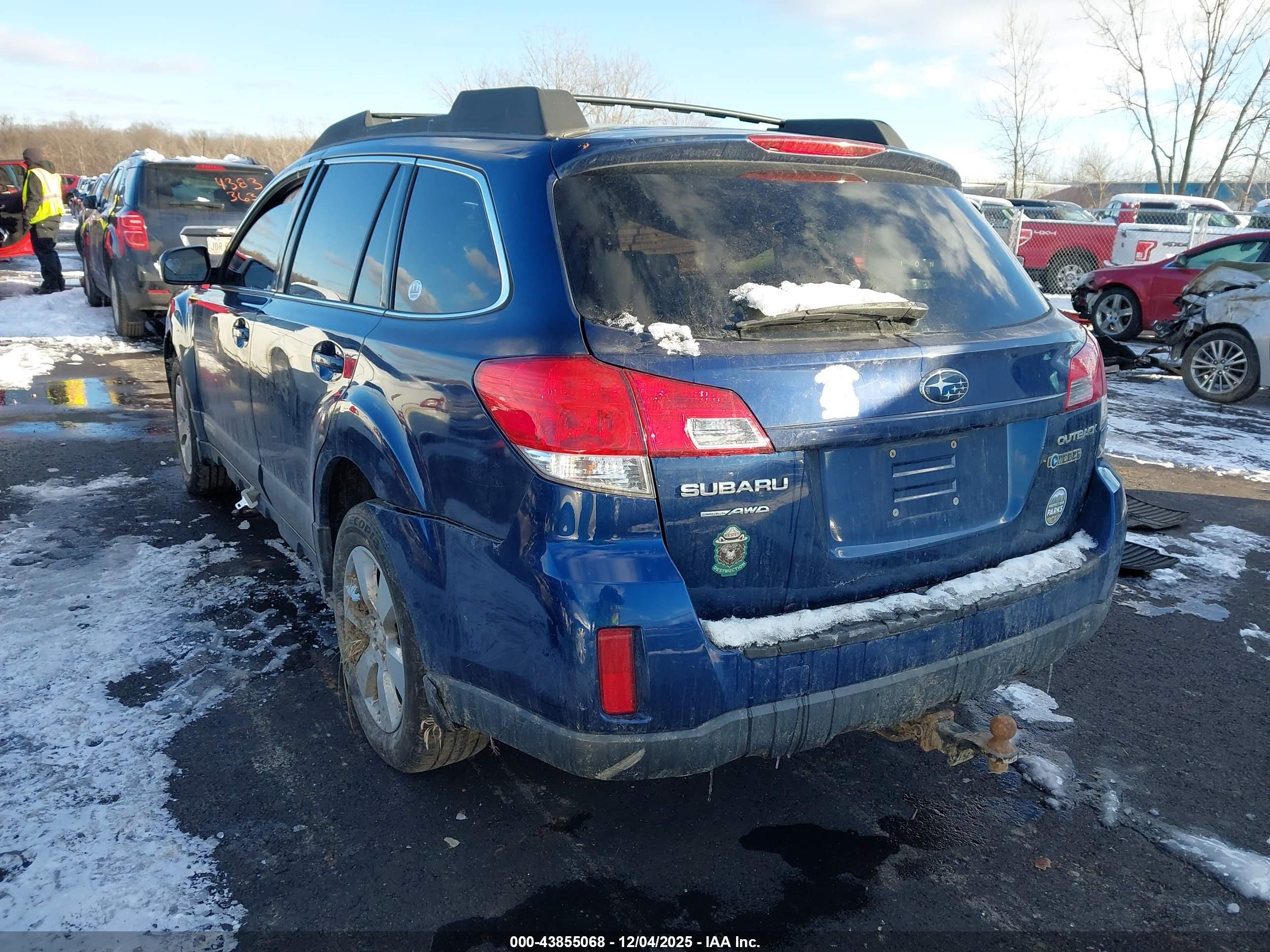 SUBARU OUTBACK image 3