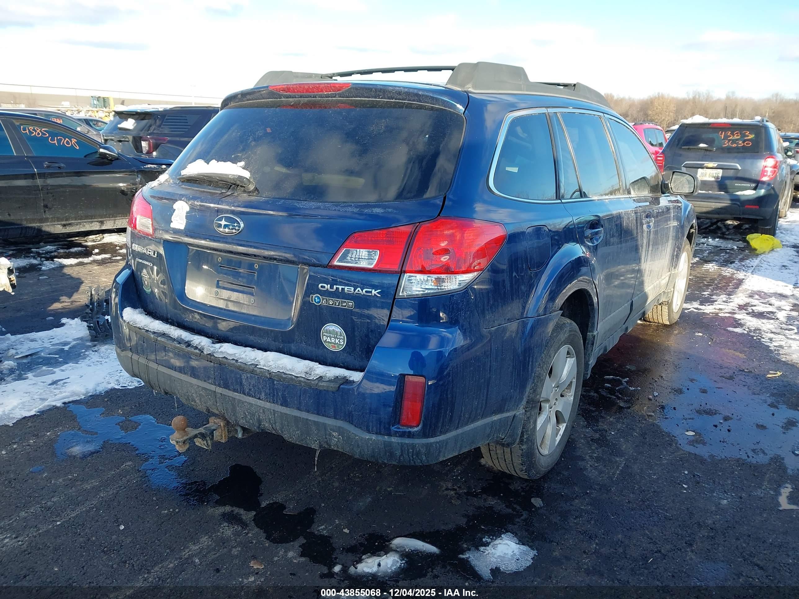 SUBARU OUTBACK image 4