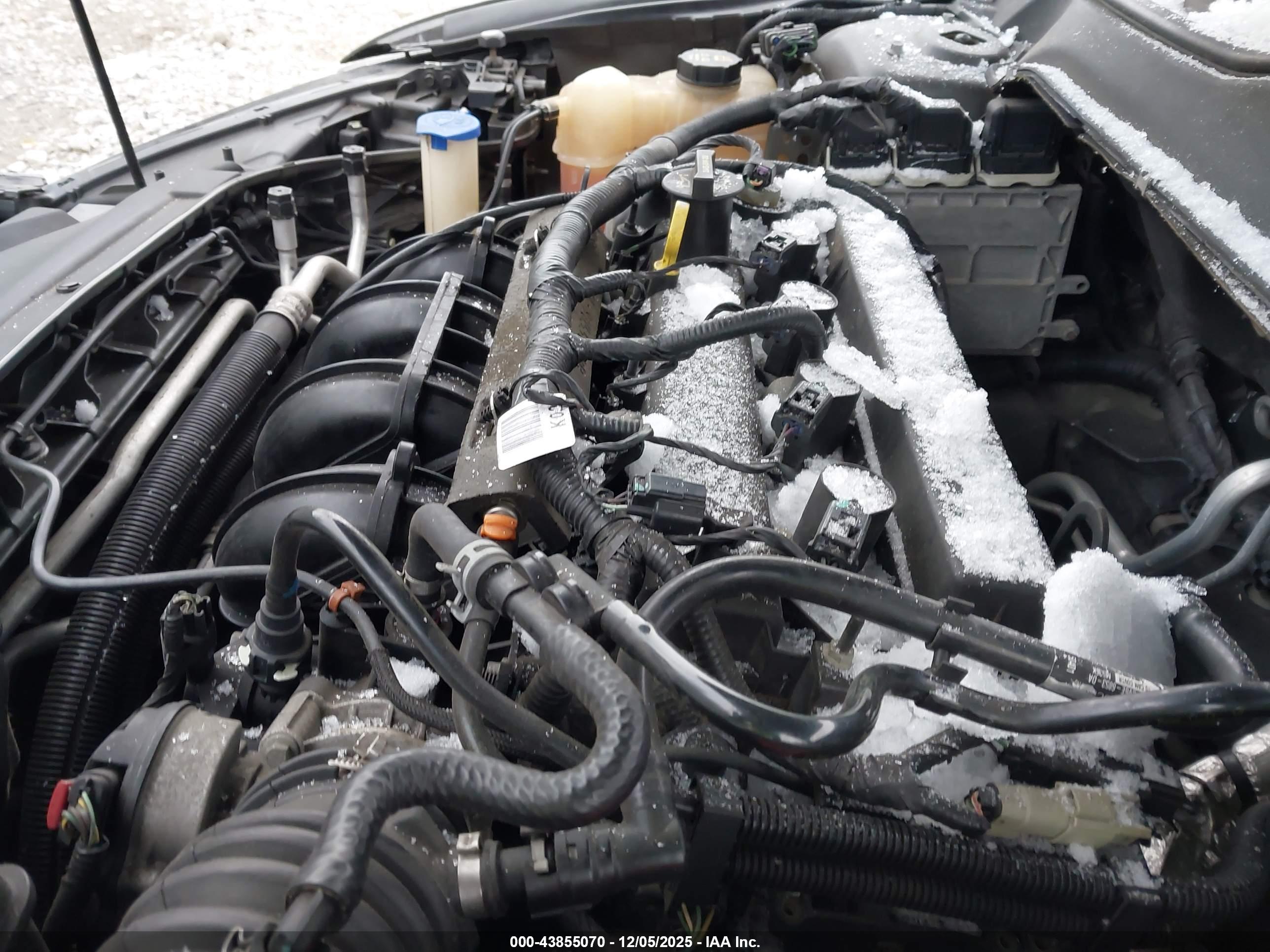 FORD FUSION image 10