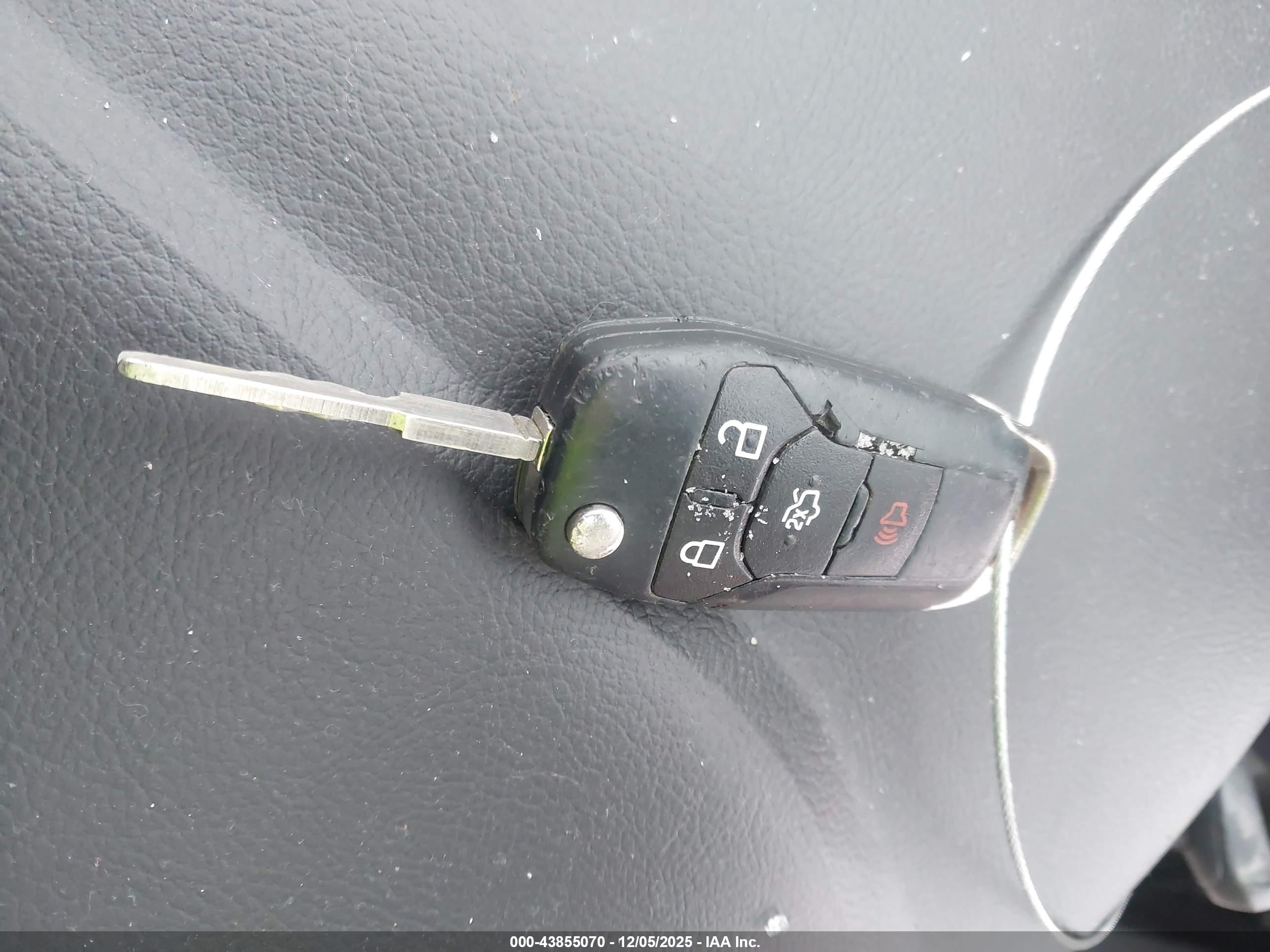 FORD FUSION image 11