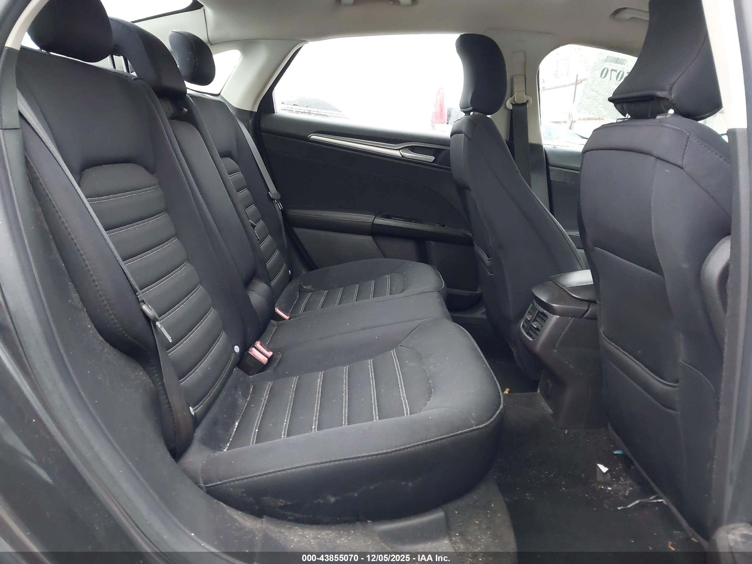 FORD FUSION image 8