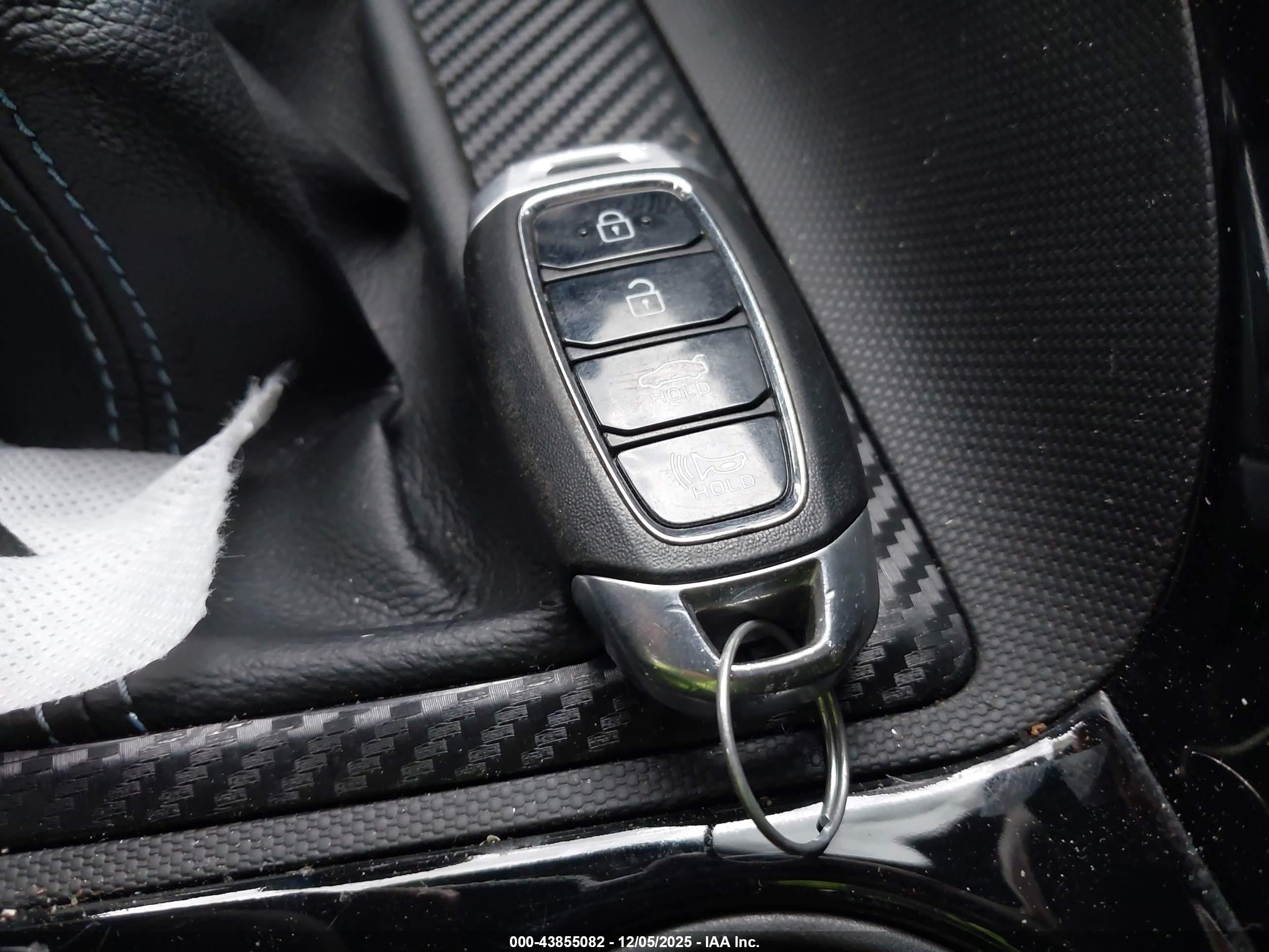 HYUNDAI ELANTRA image 11