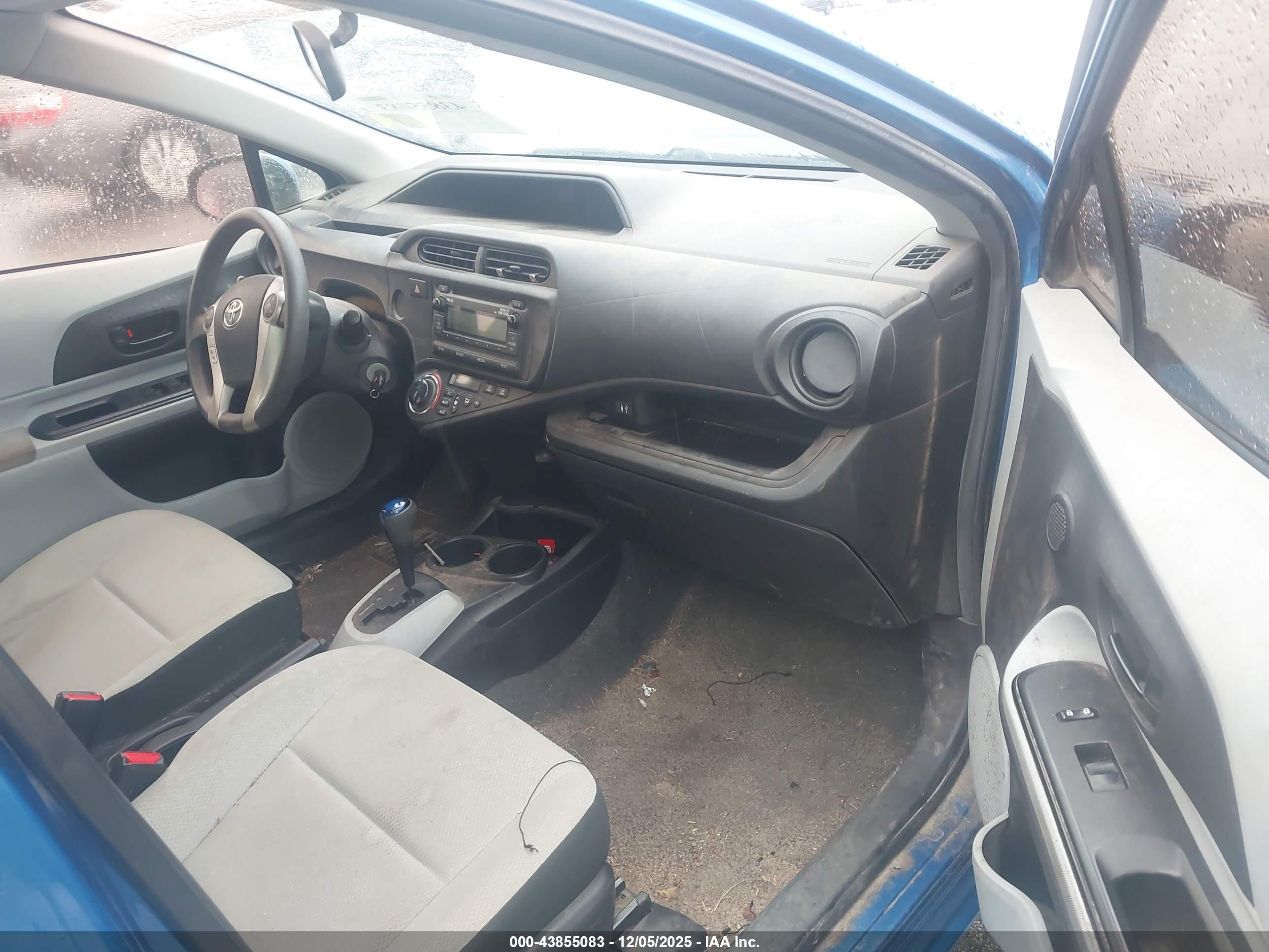 TOYOTA PRIUS image 5