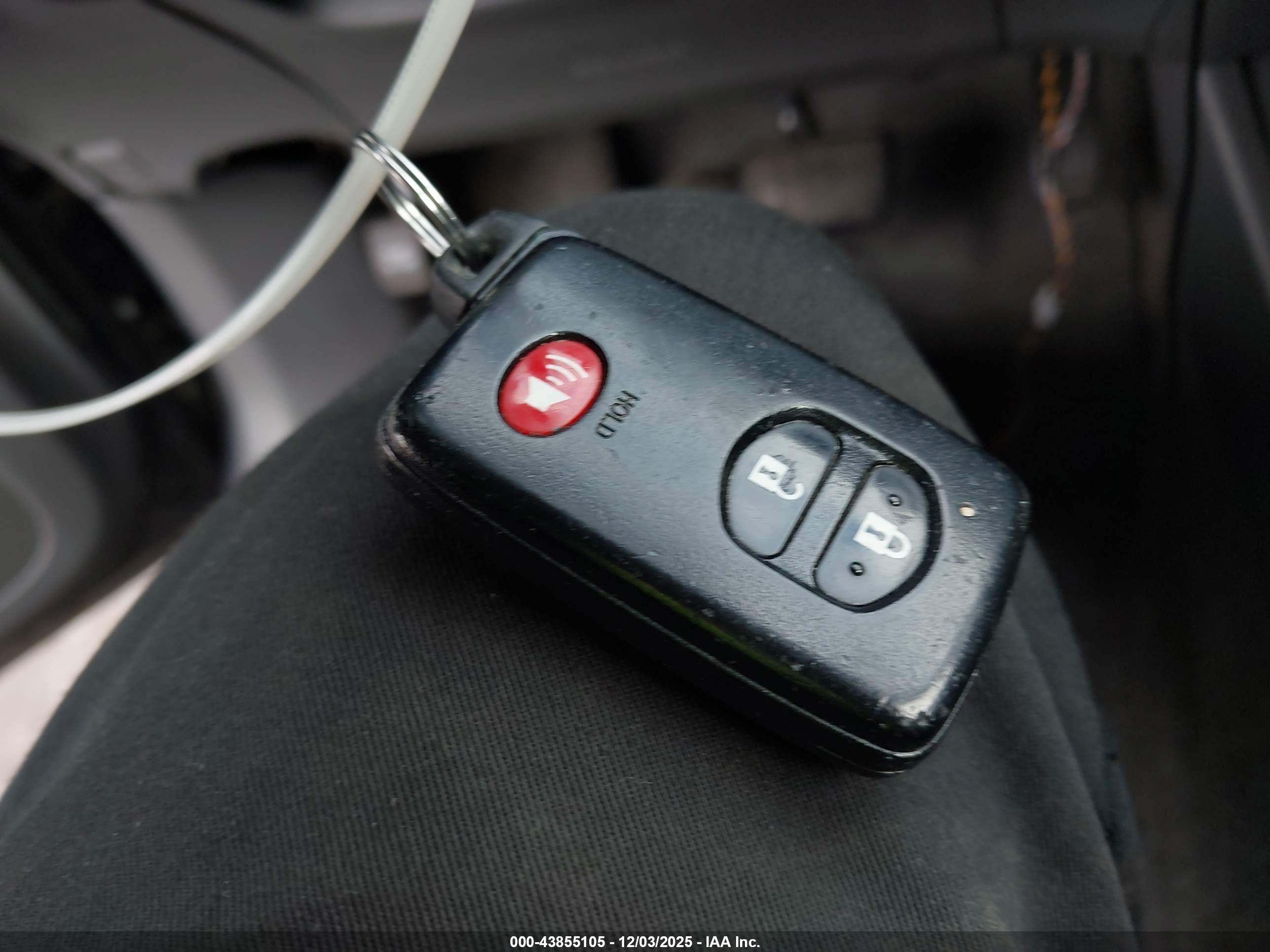 TOYOTA PRIUS image 11