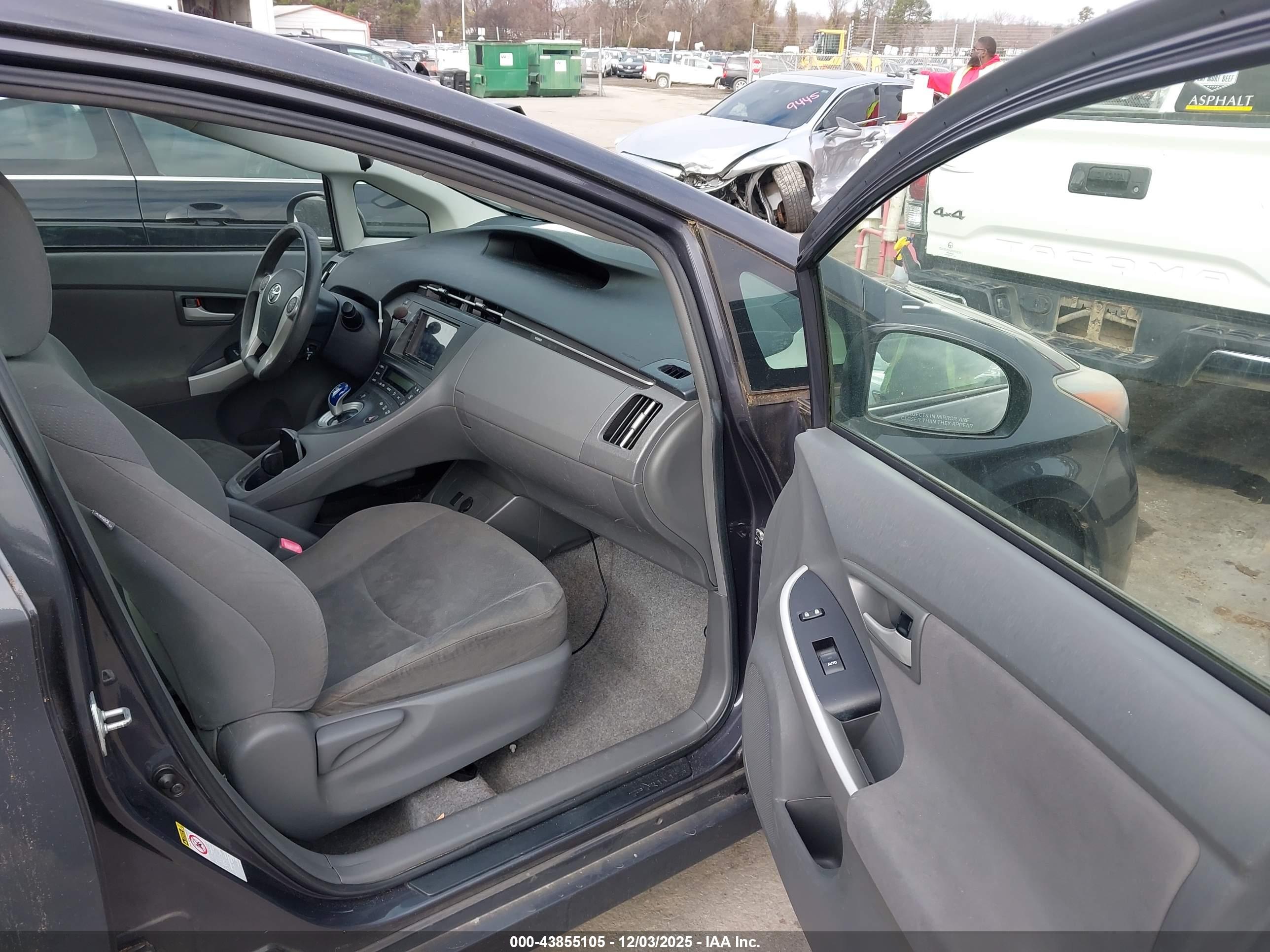 TOYOTA PRIUS image 5