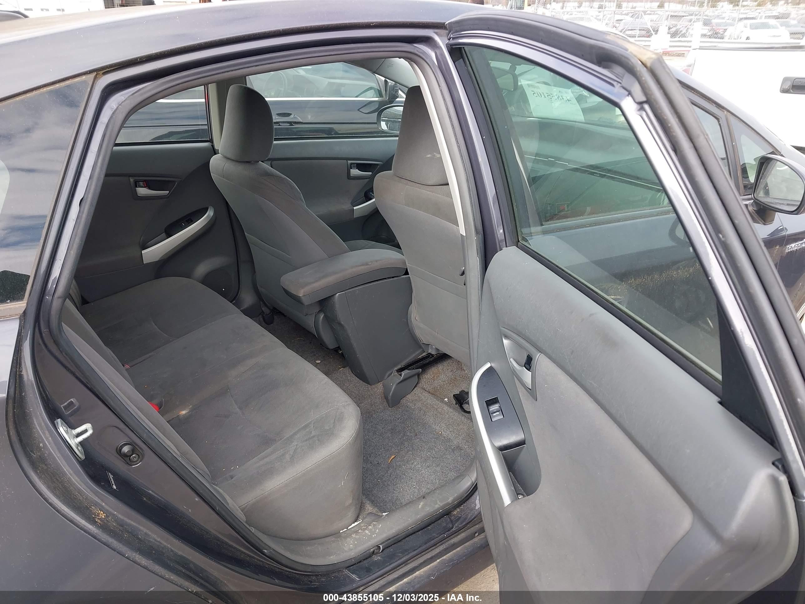 TOYOTA PRIUS image 8
