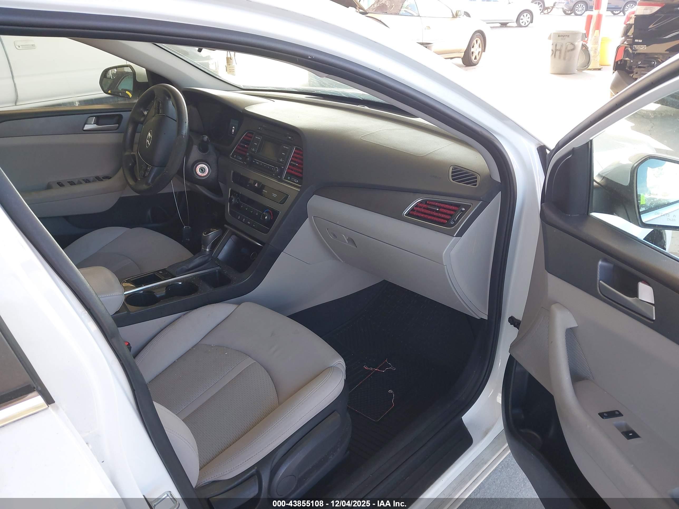 HYUNDAI SONATA image 5
