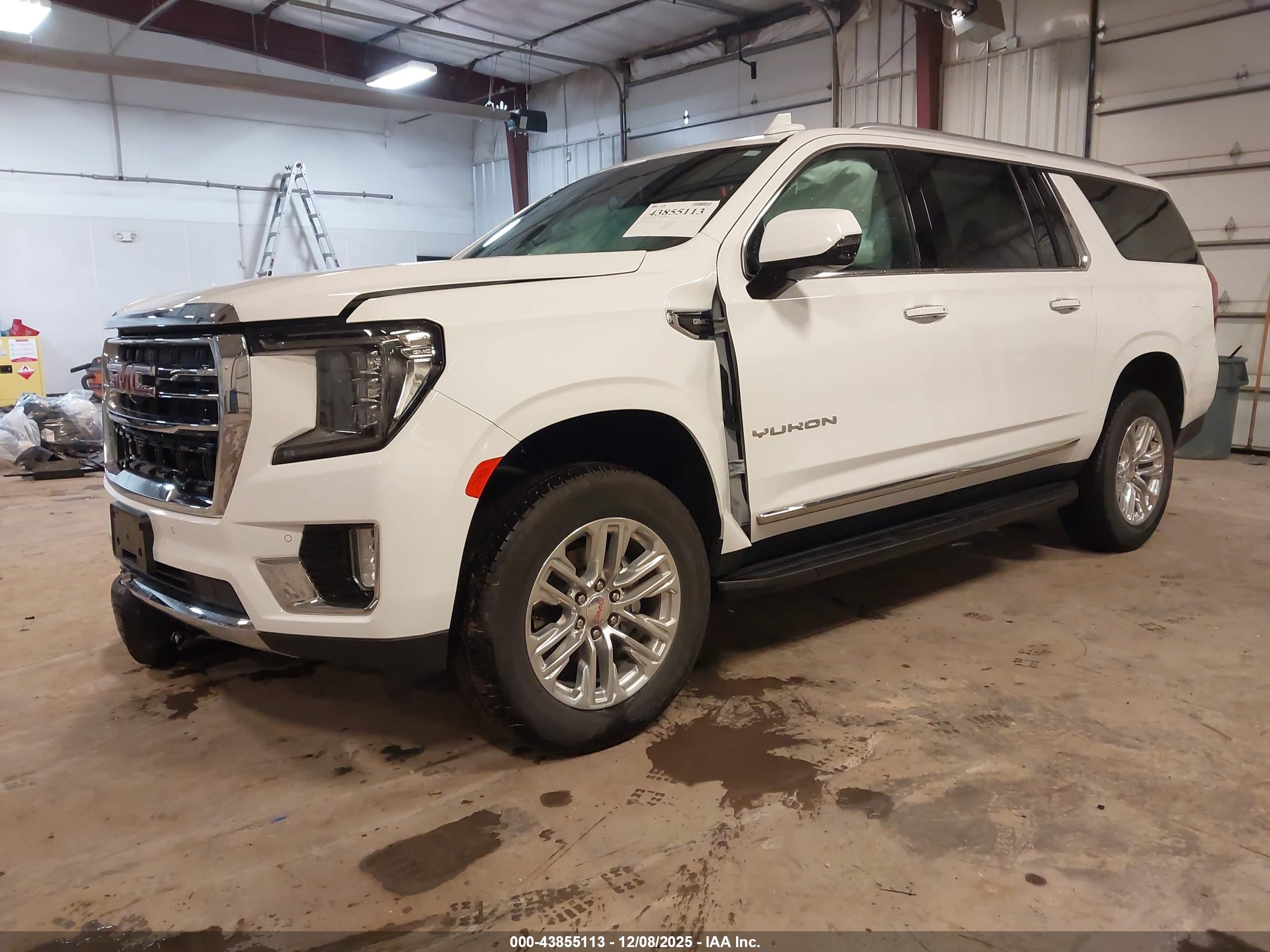 GMC YUKON image 2