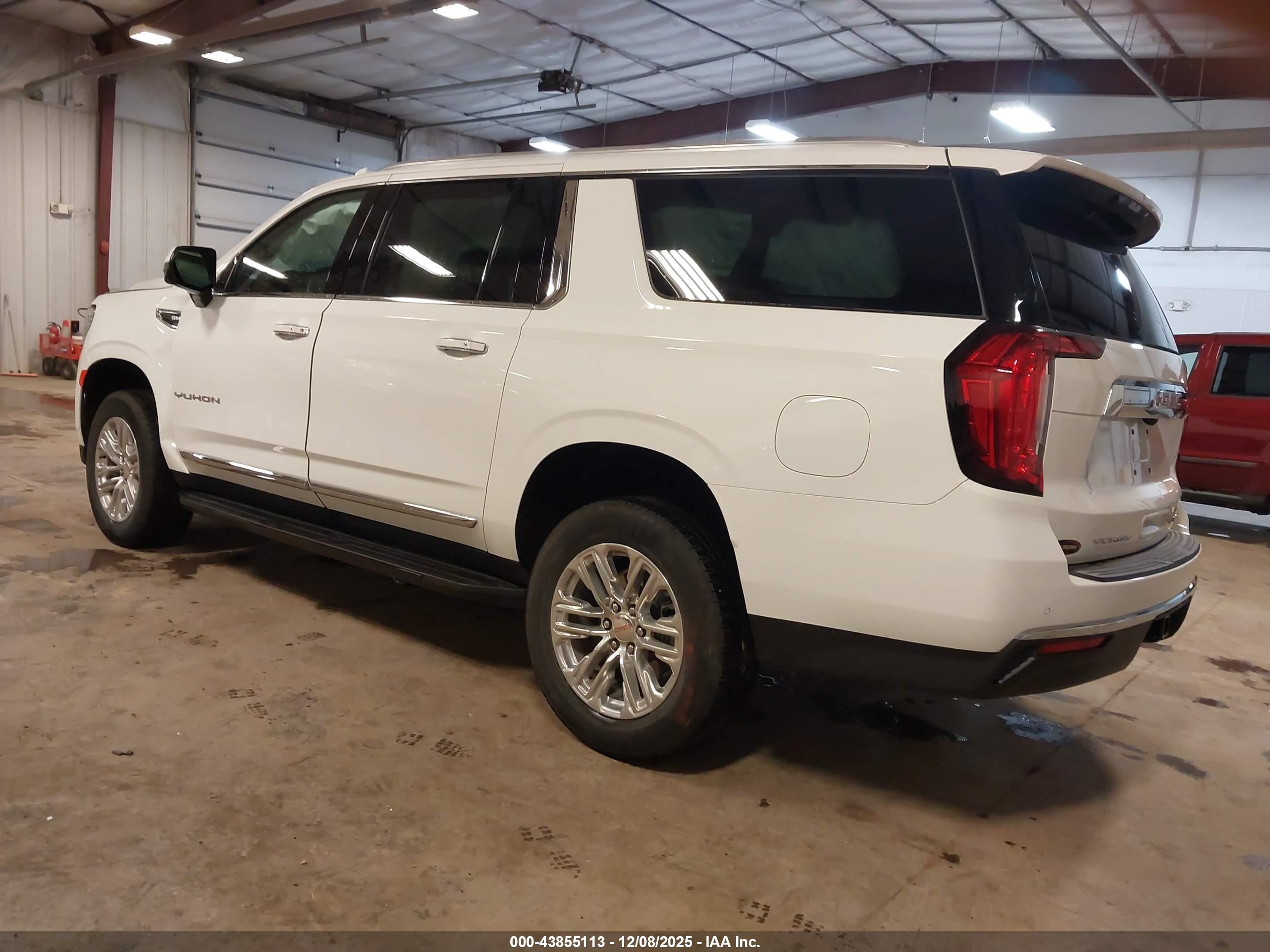 GMC YUKON image 3