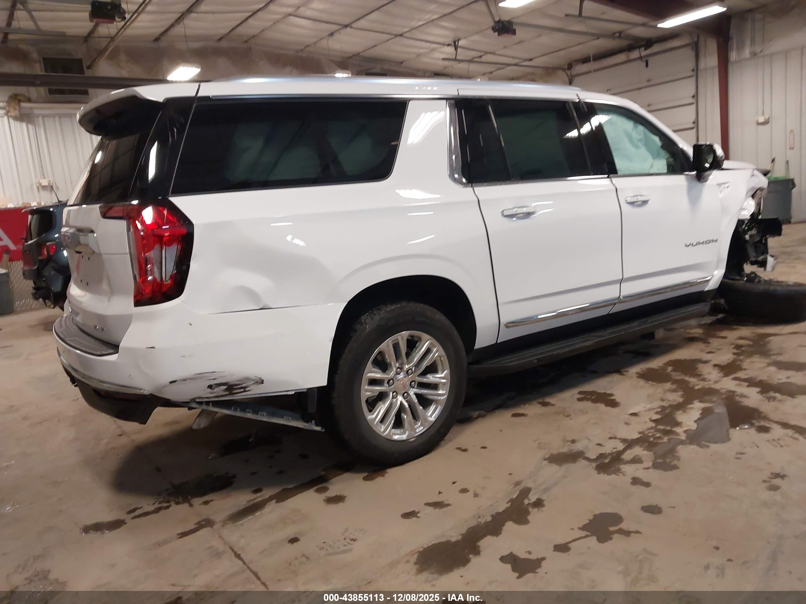 GMC YUKON image 4