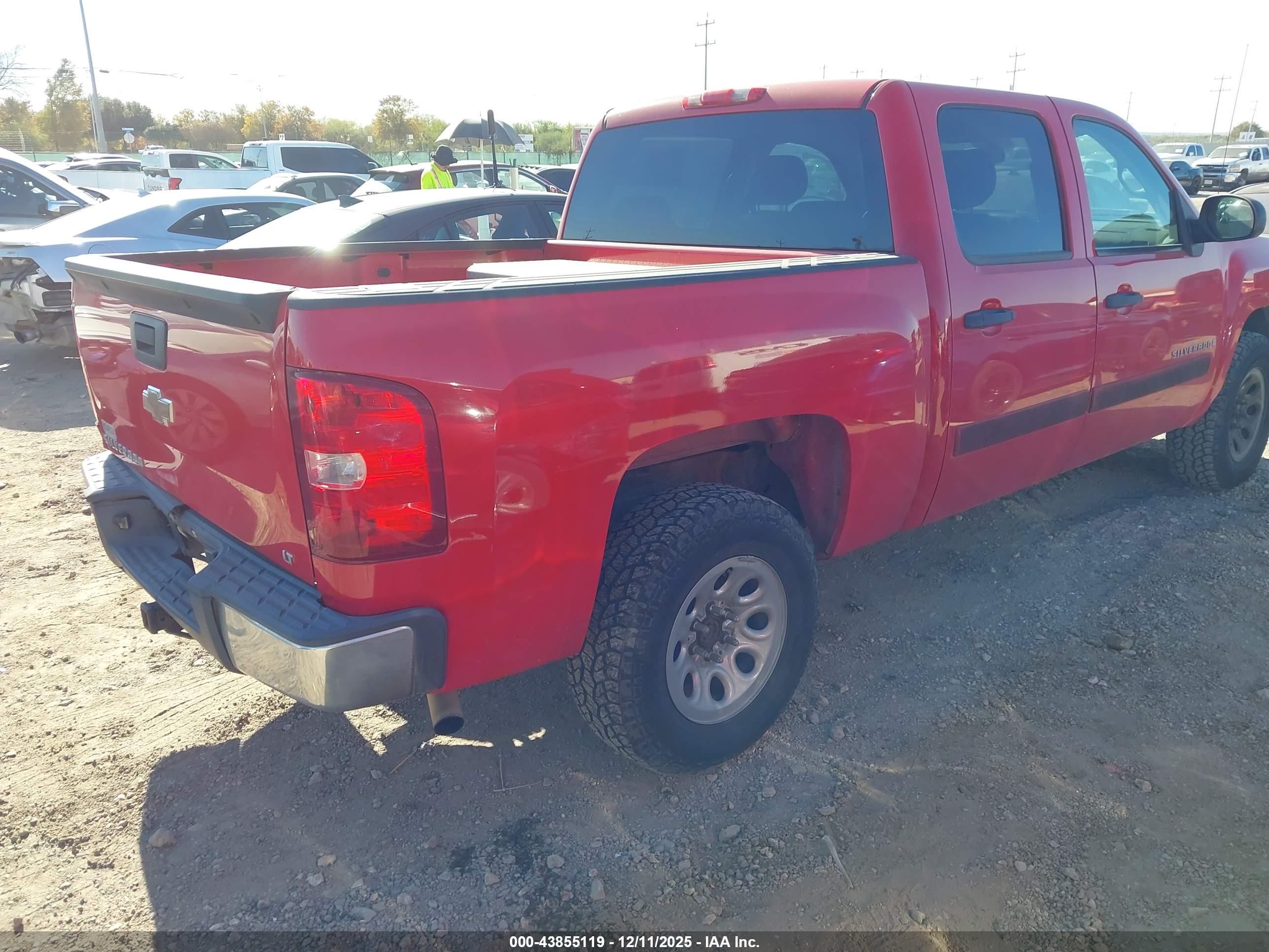 CHEVROLET SILVERADO image 4