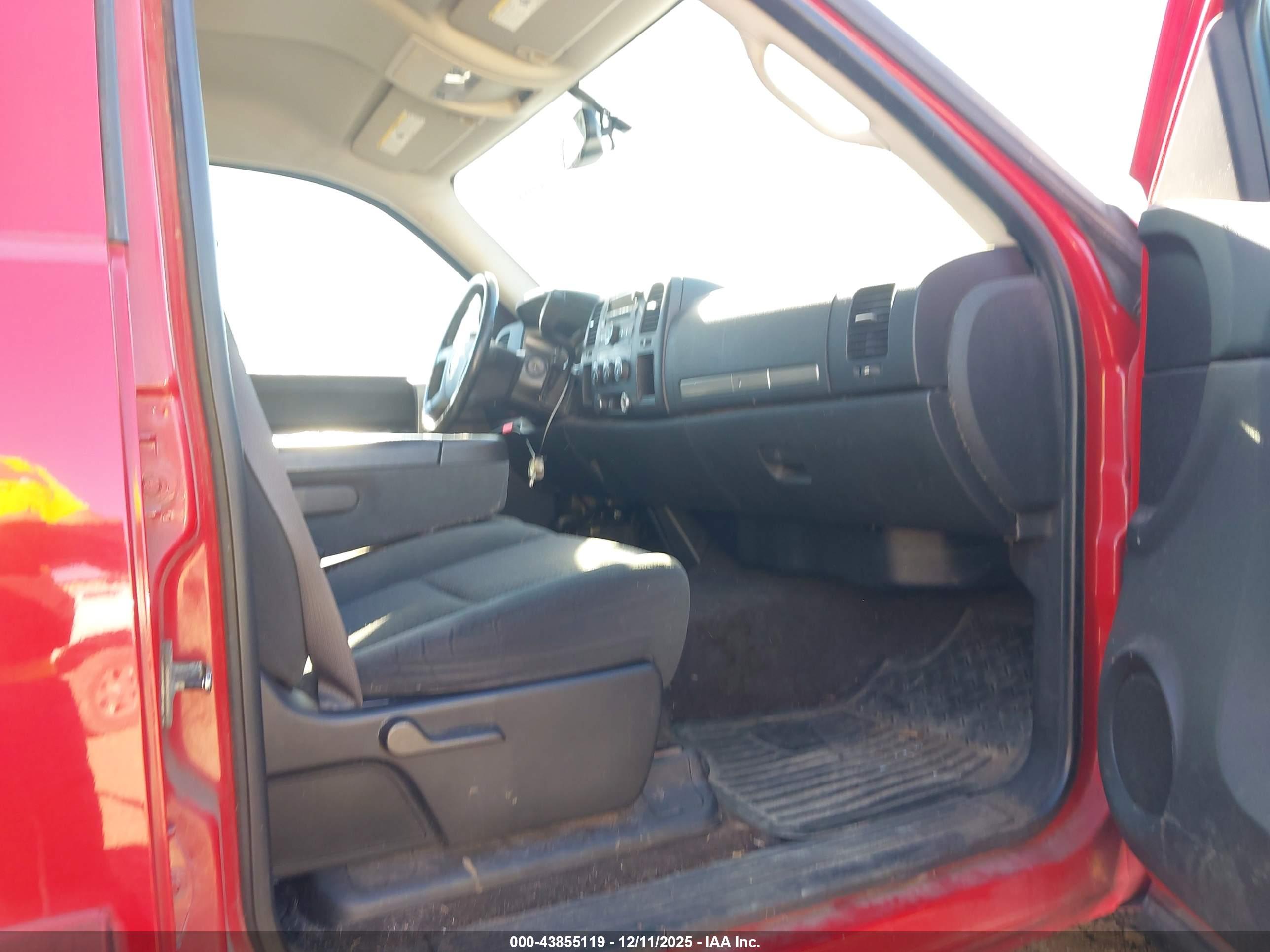CHEVROLET SILVERADO image 5