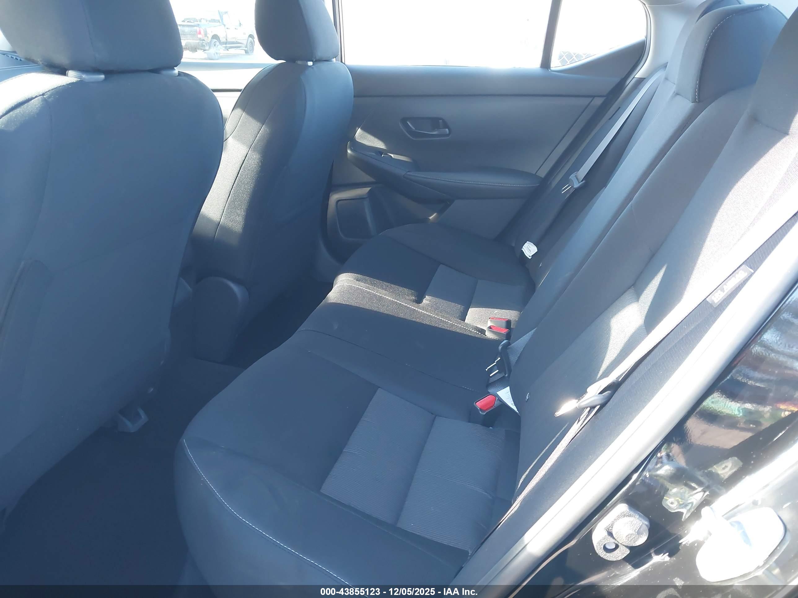 NISSAN SENTRA image 8