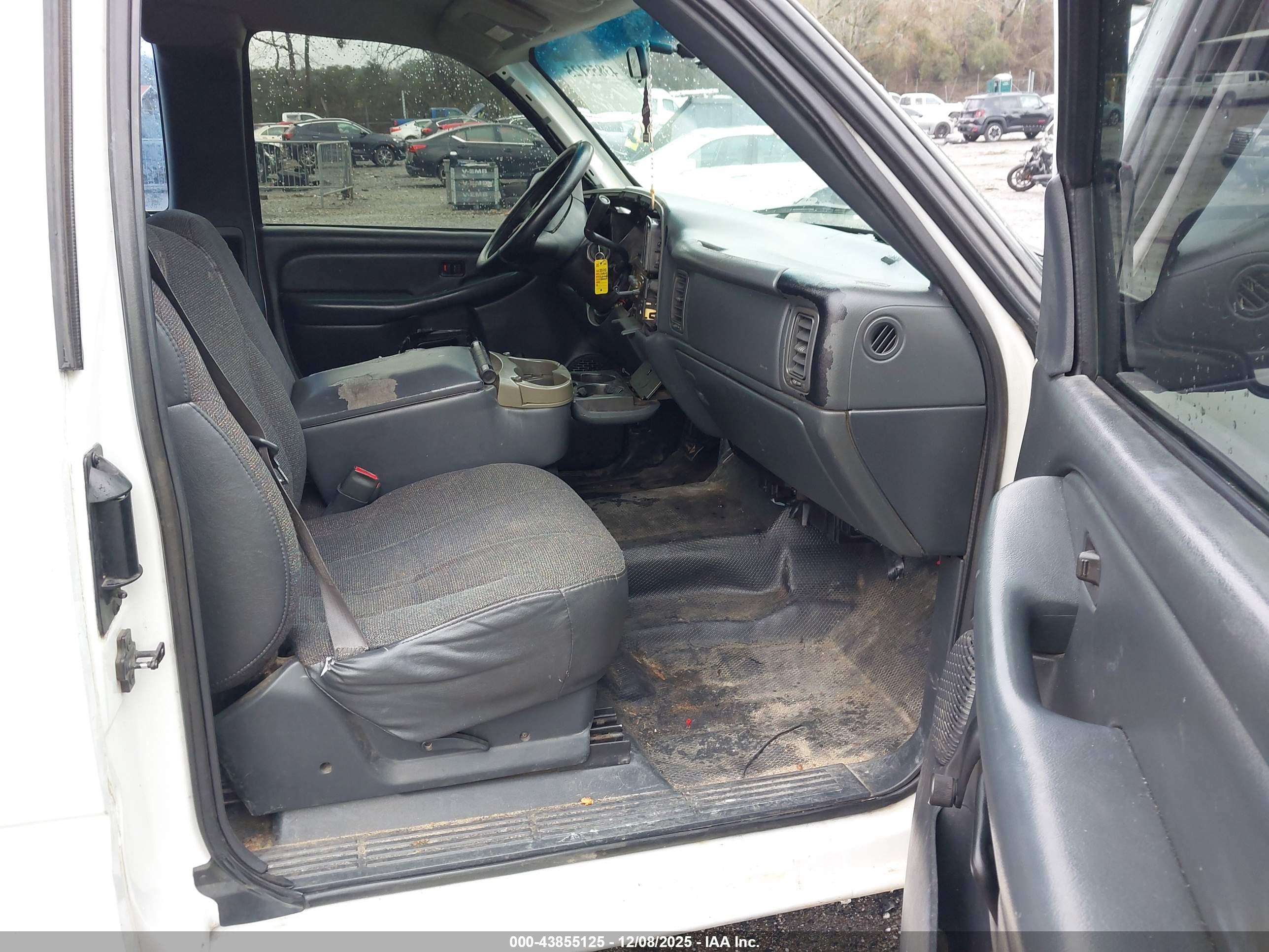 CHEVROLET SILVERADO image 5