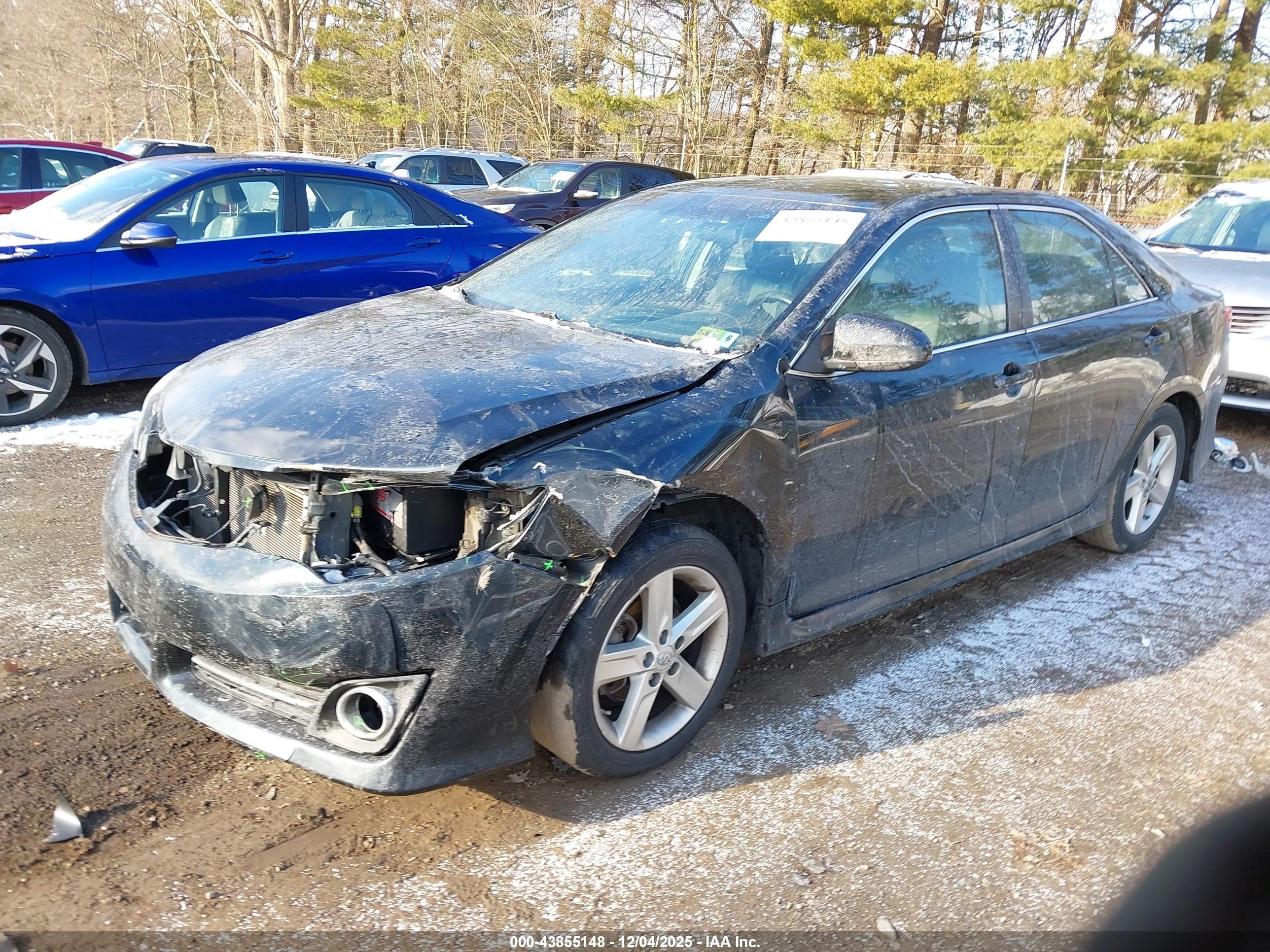 TOYOTA CAMRY image 2