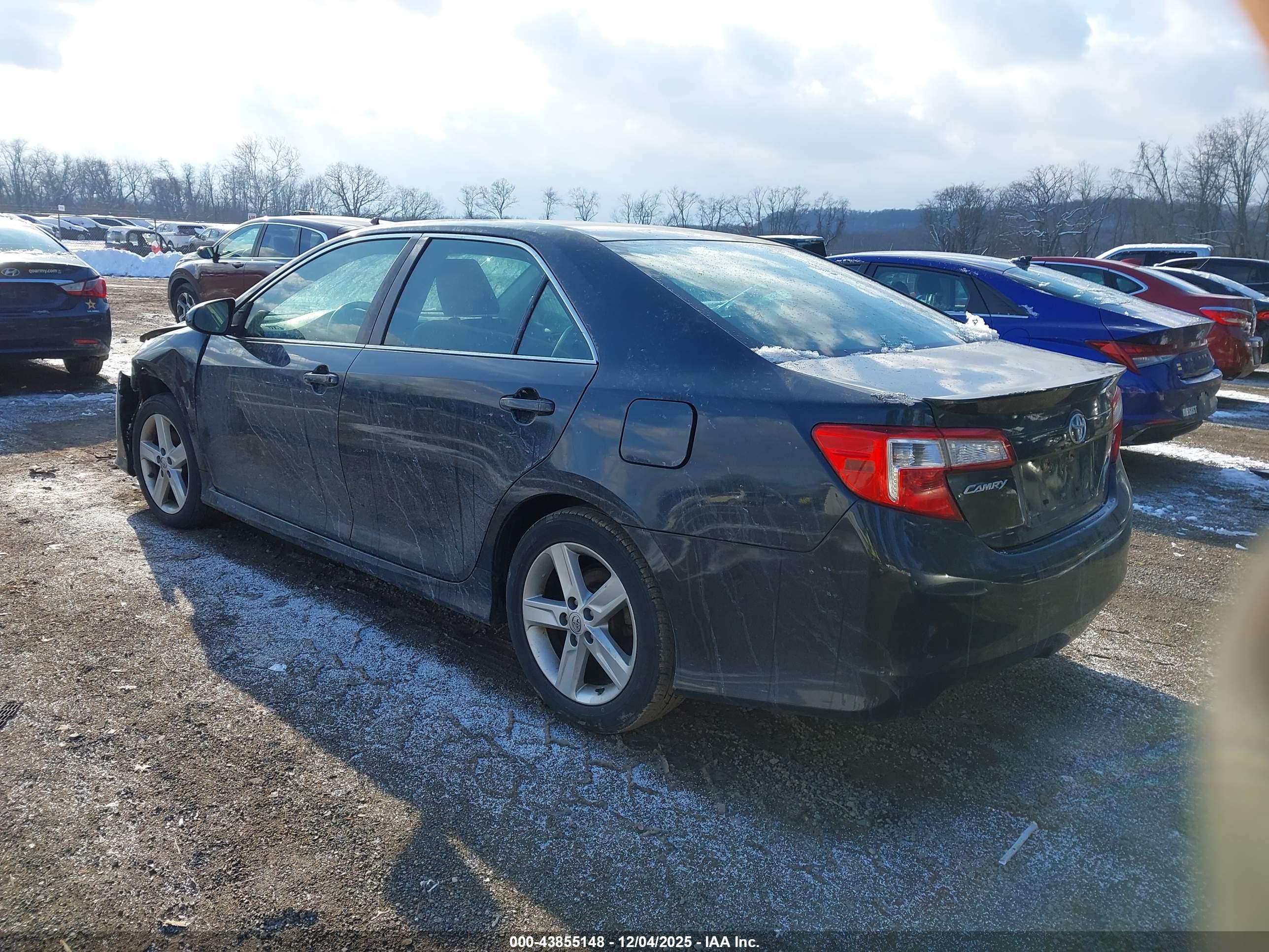 TOYOTA CAMRY image 3