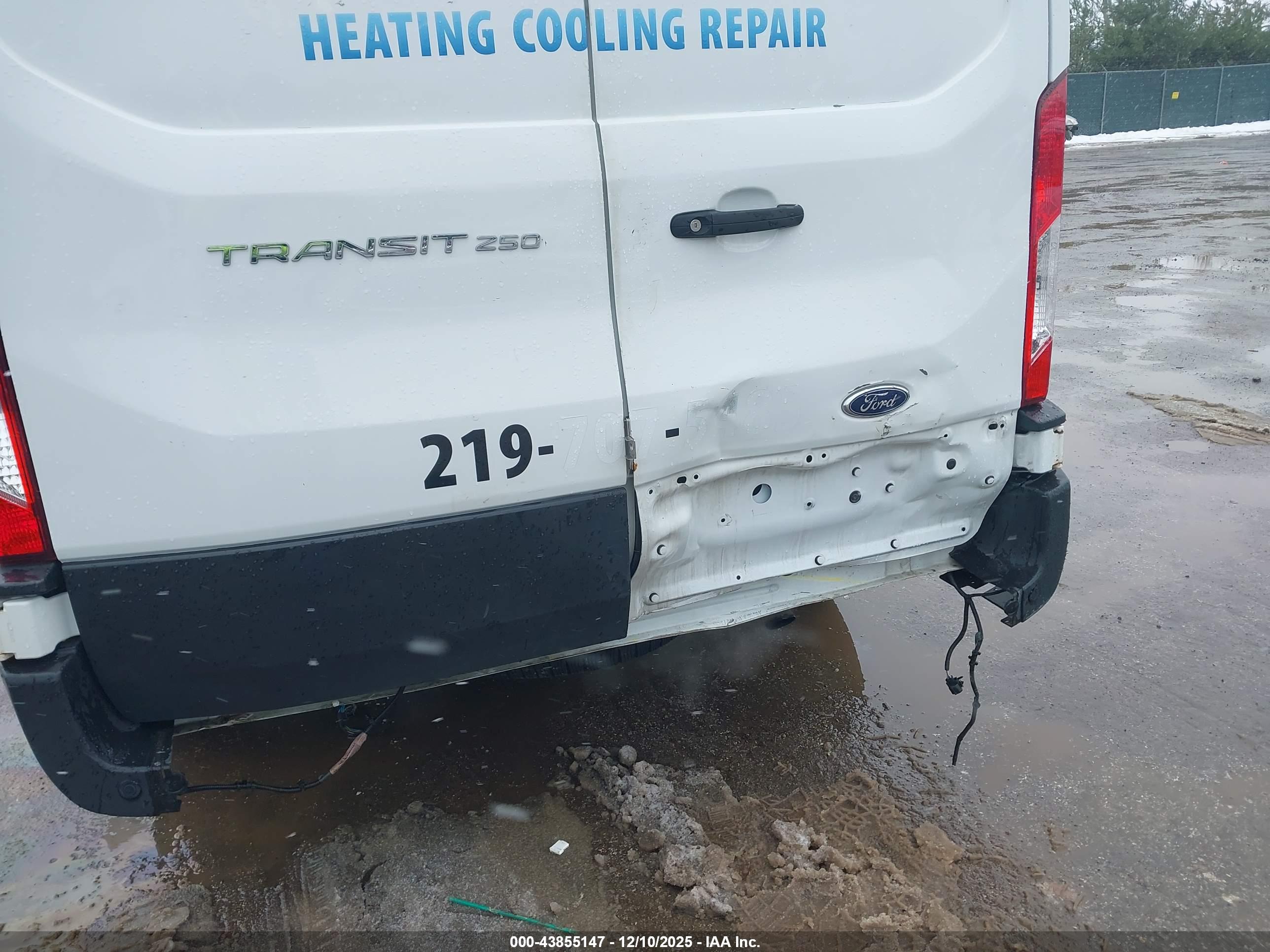 FORD TRANSIT-250 image 6