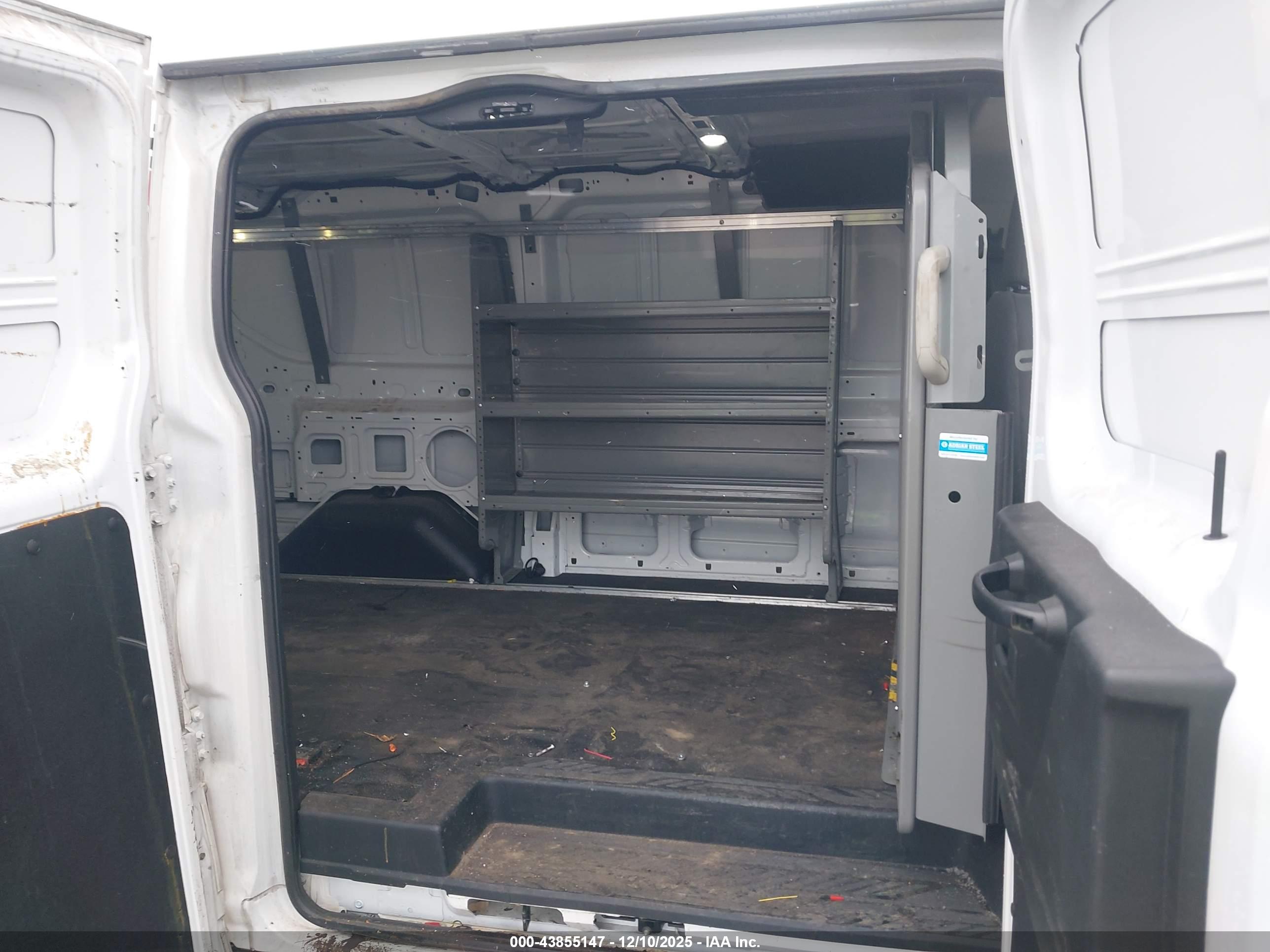FORD TRANSIT-250 image 8