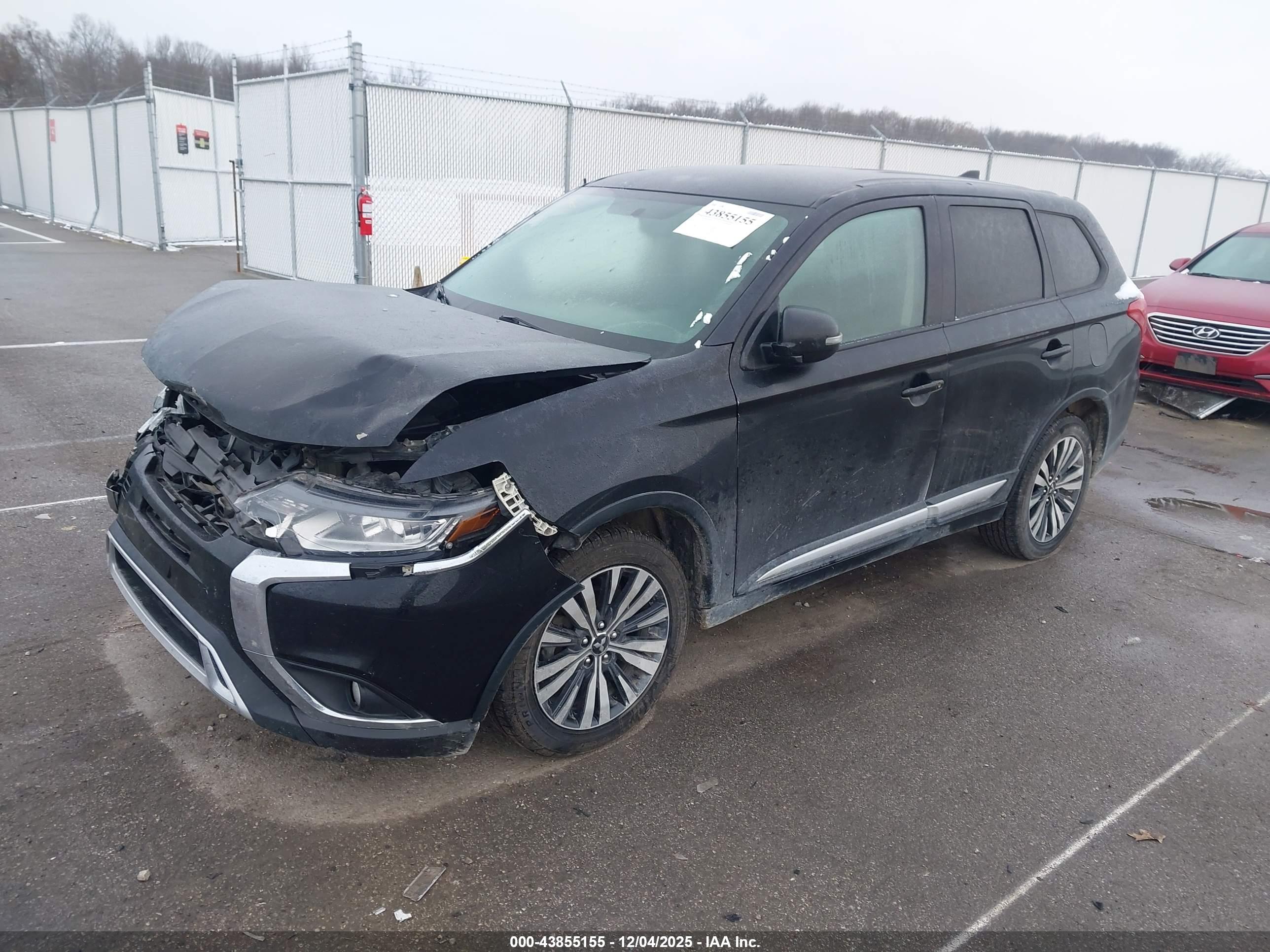 MITSUBISHI OUTLANDER image 2