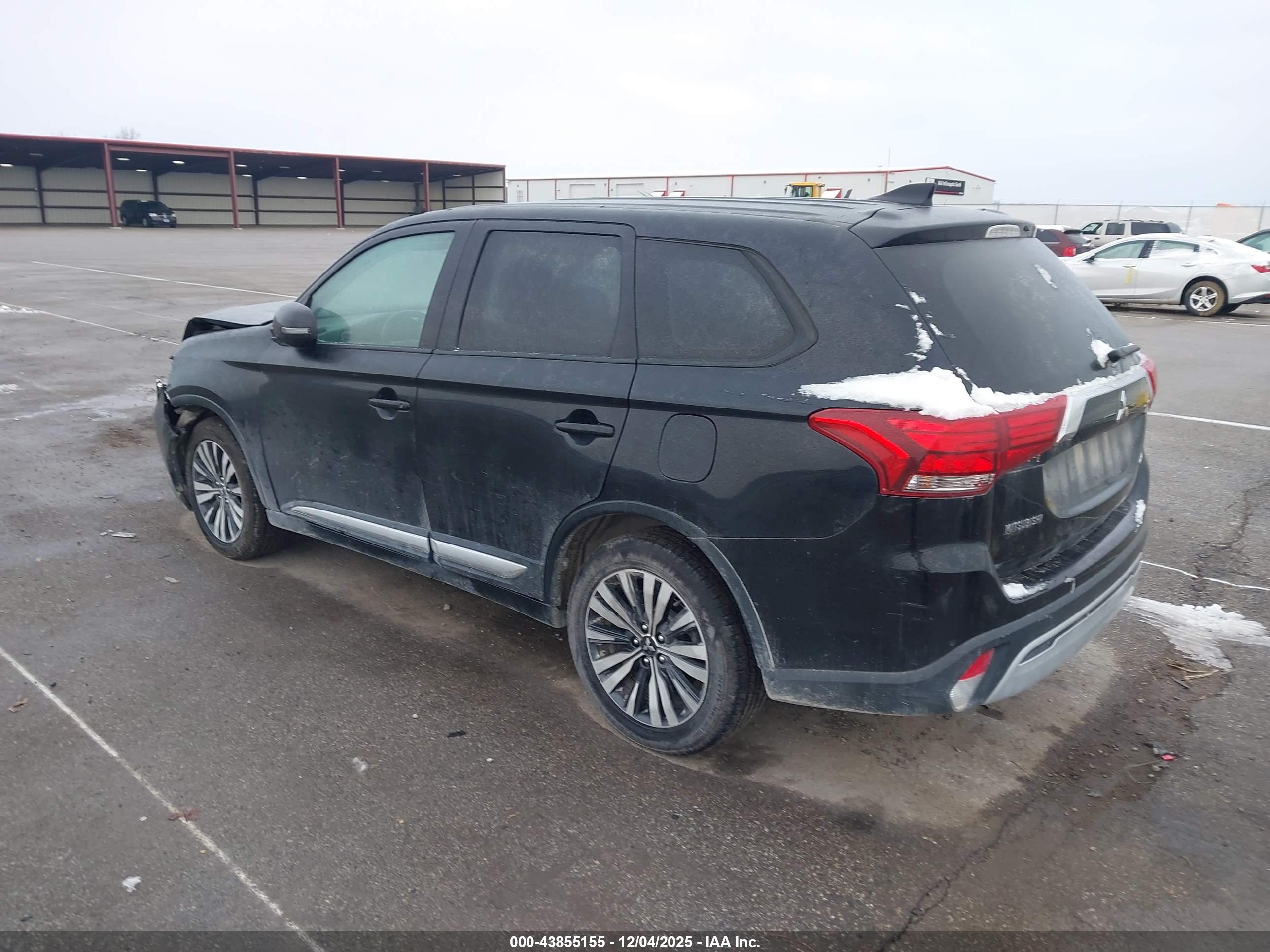 MITSUBISHI OUTLANDER image 3