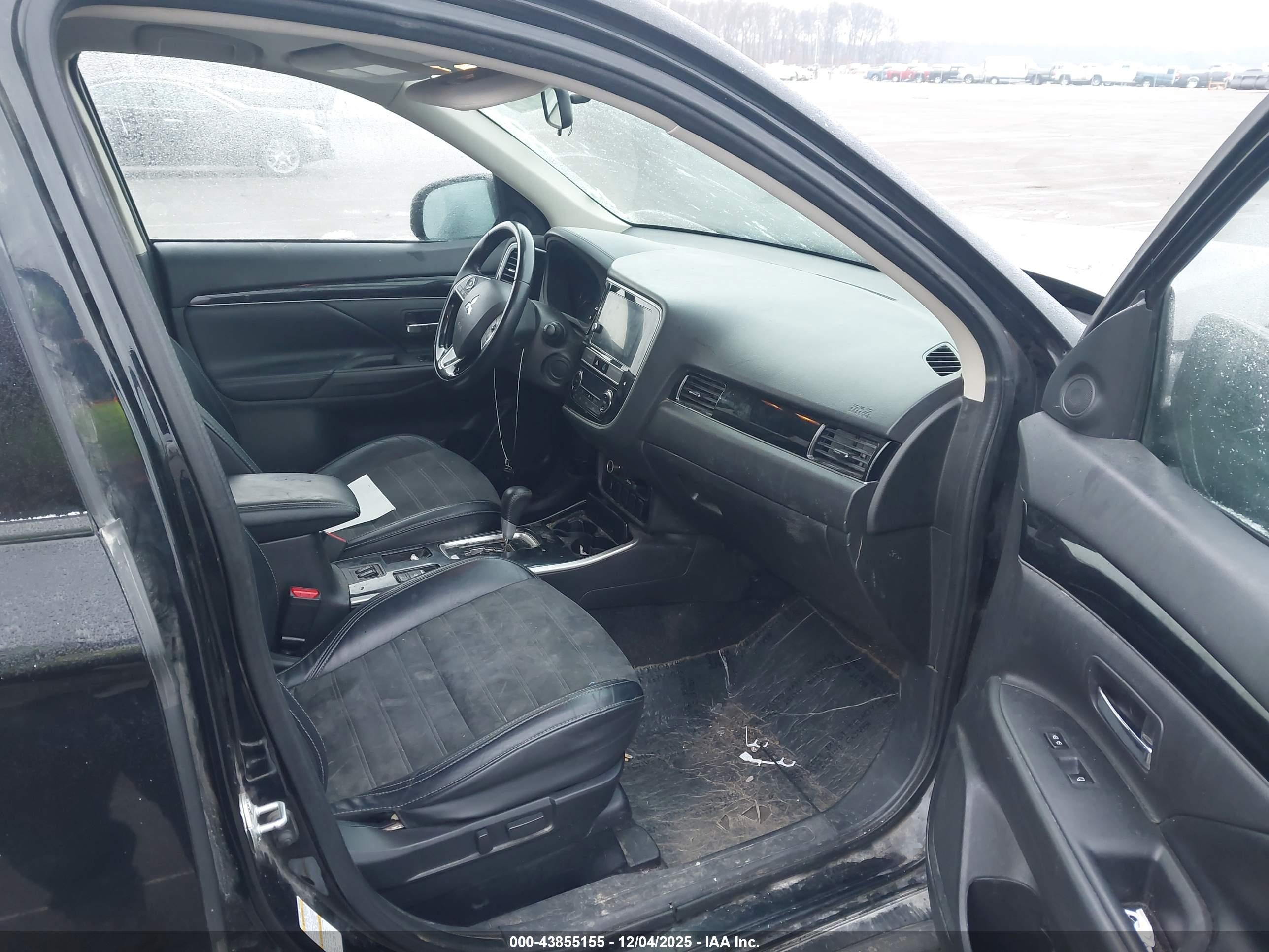 MITSUBISHI OUTLANDER image 5