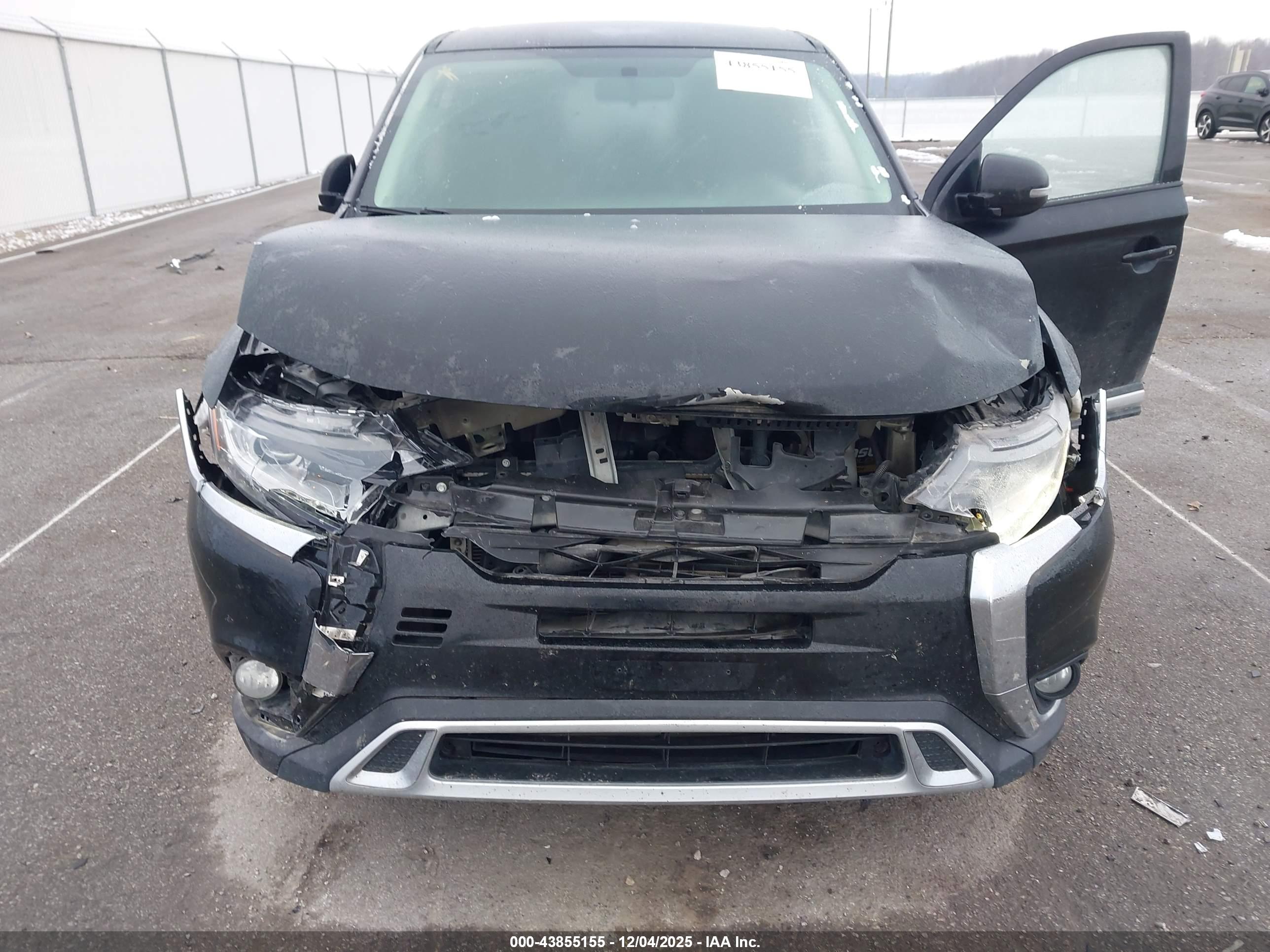 MITSUBISHI OUTLANDER image 6