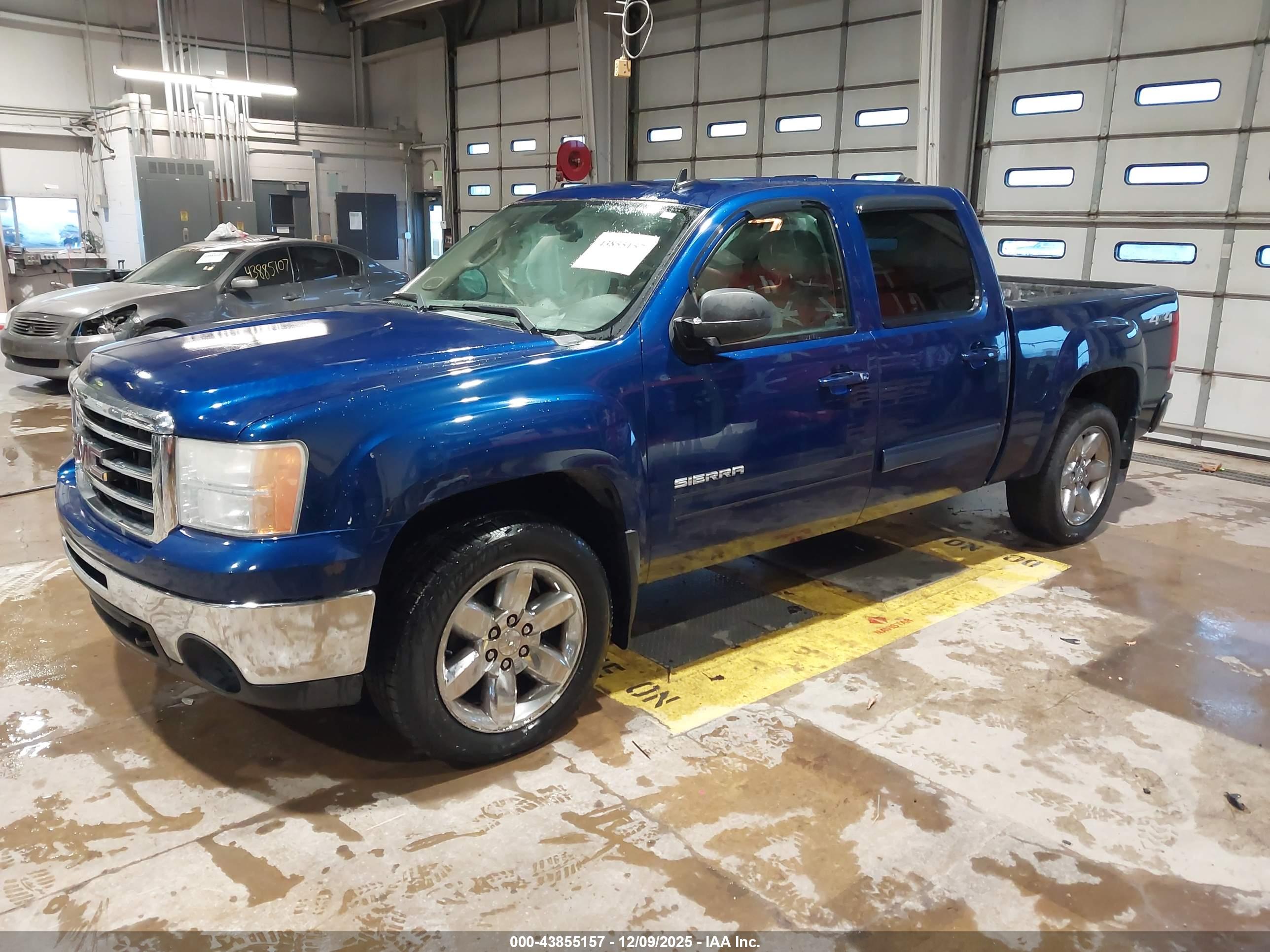 GMC SIERRA image 2