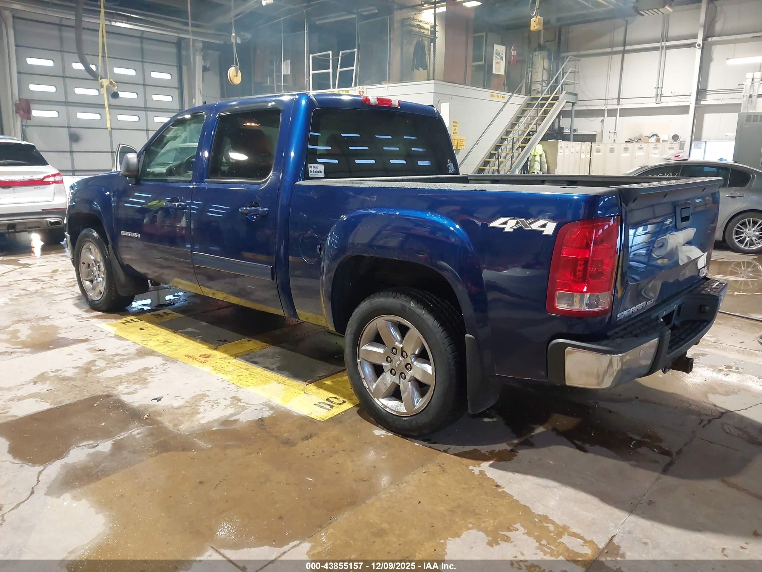 GMC SIERRA image 3