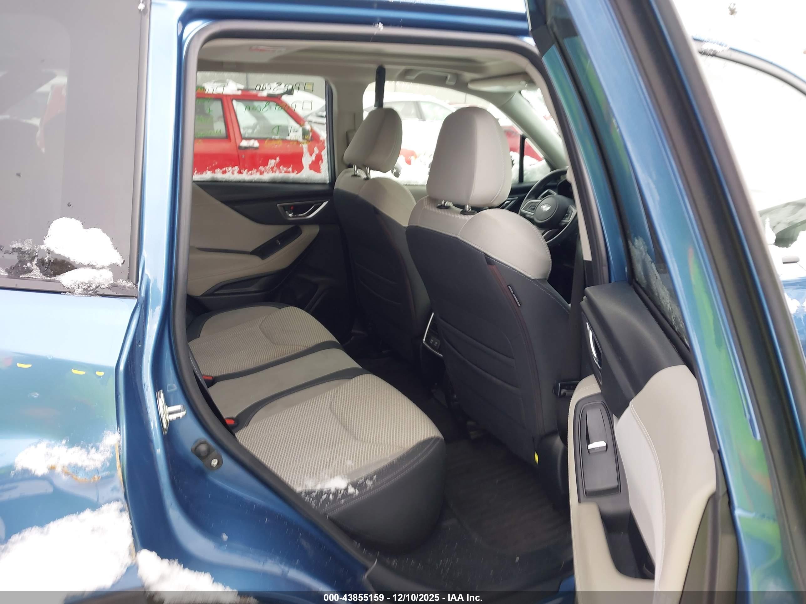 SUBARU FORESTER image 8