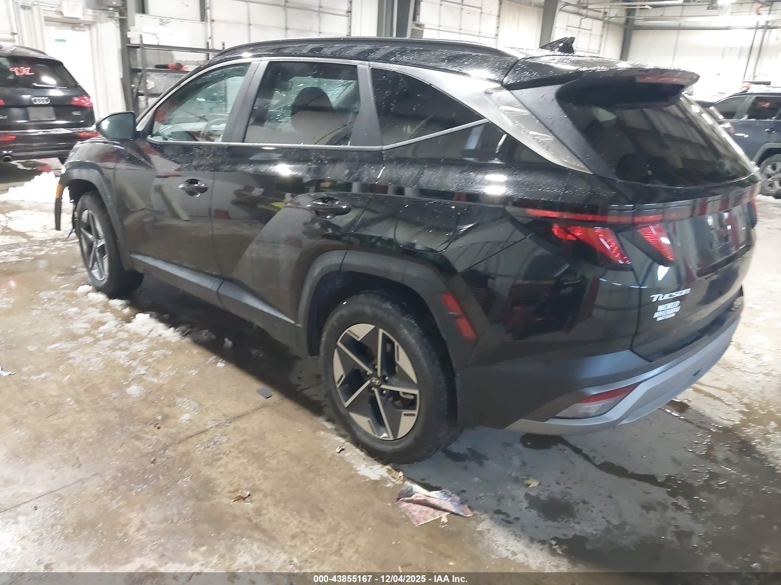 HYUNDAI TUCSON image 3