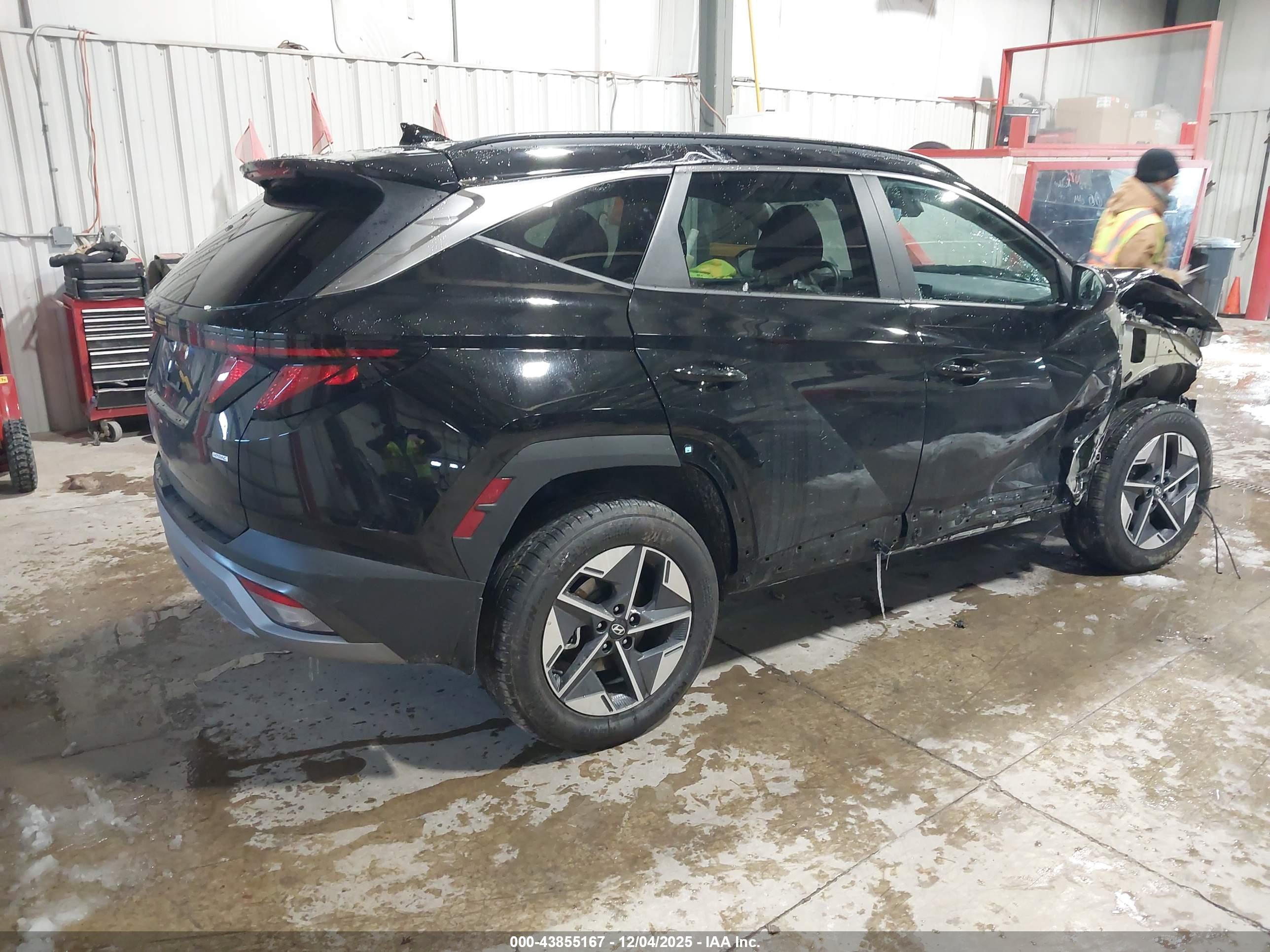 HYUNDAI TUCSON image 4