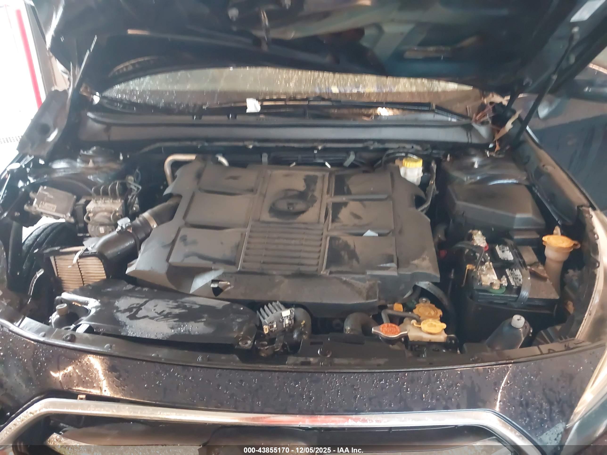 SUBARU OUTBACK image 10