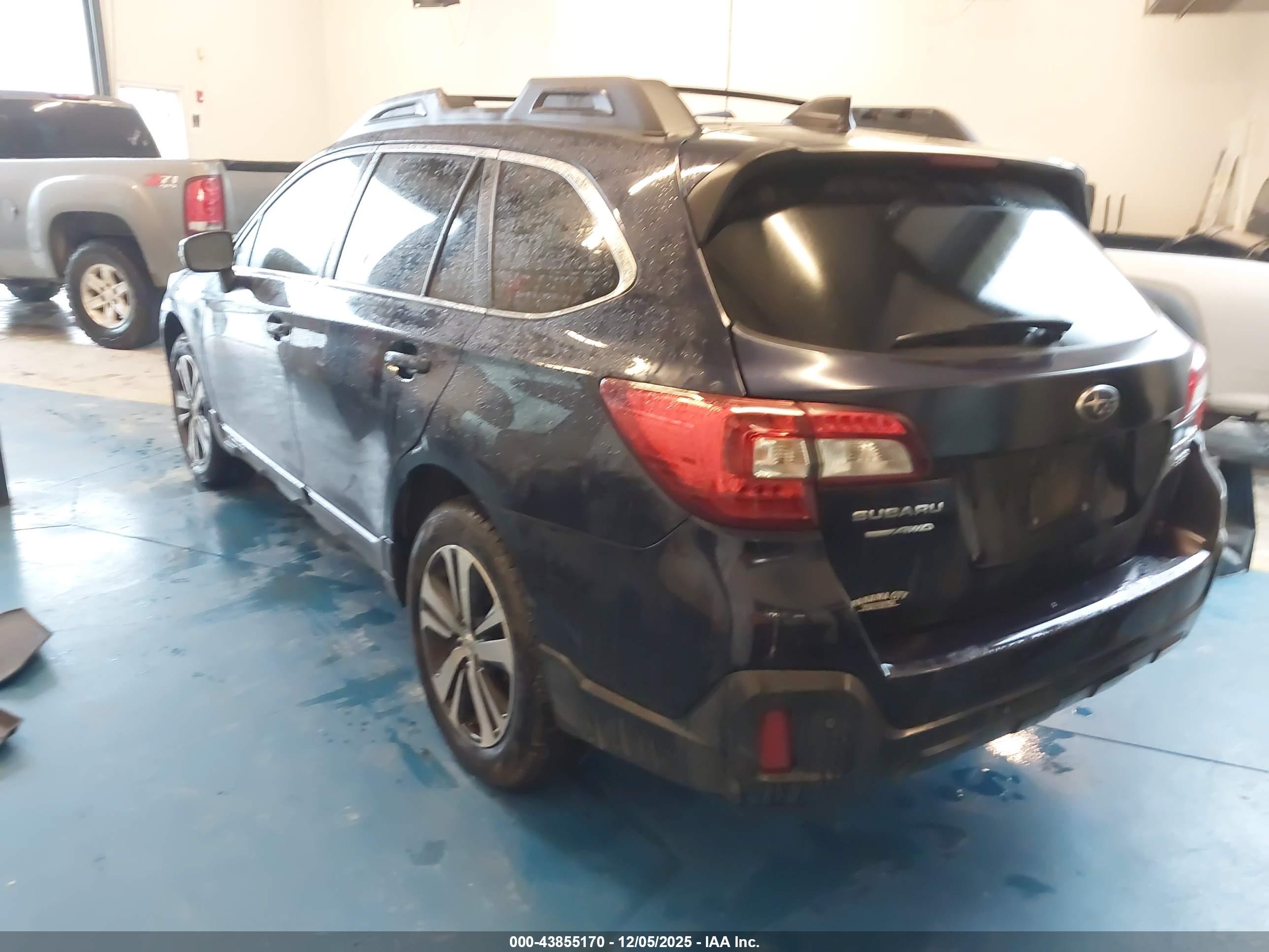 SUBARU OUTBACK image 3