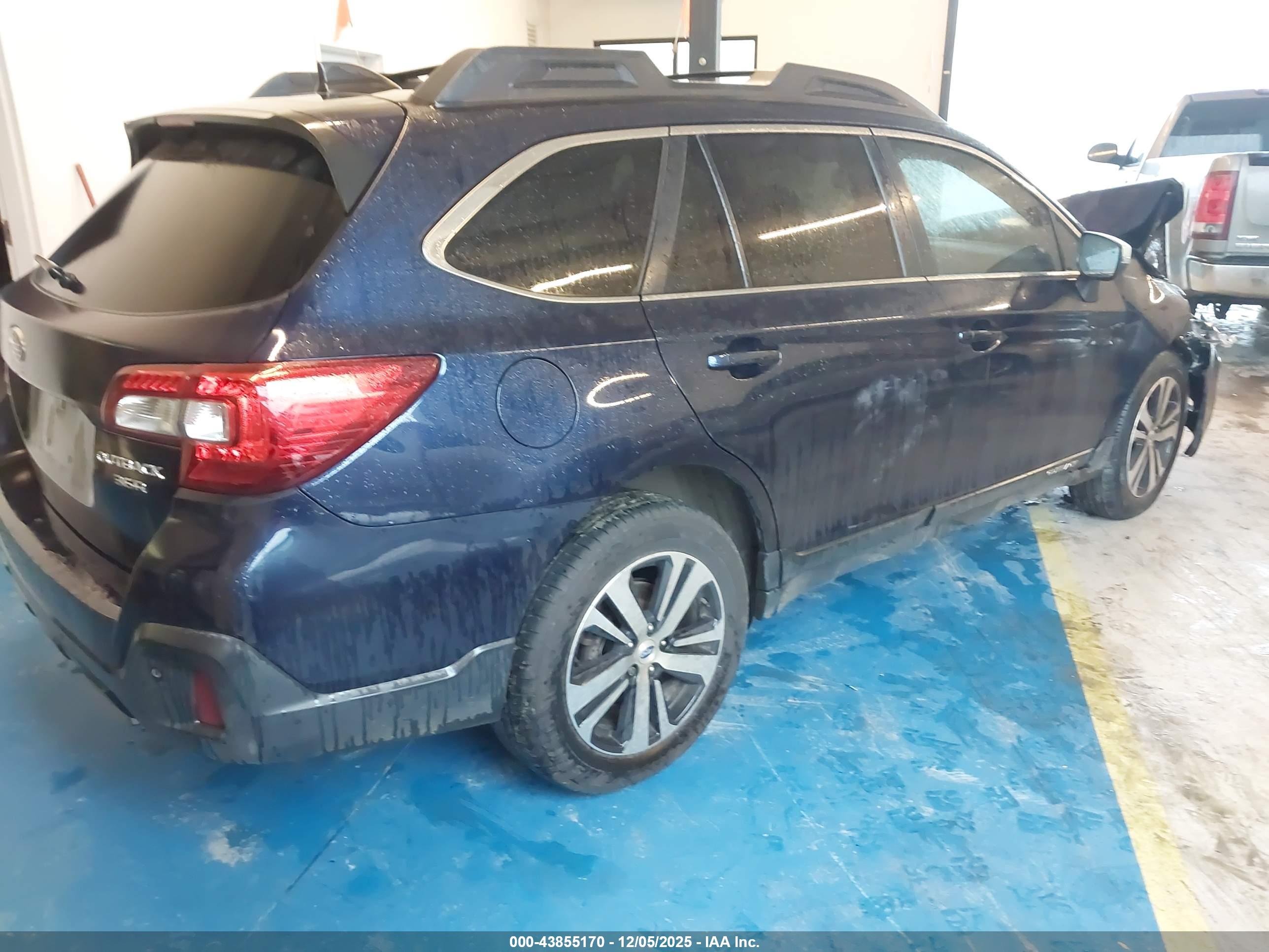 SUBARU OUTBACK image 4