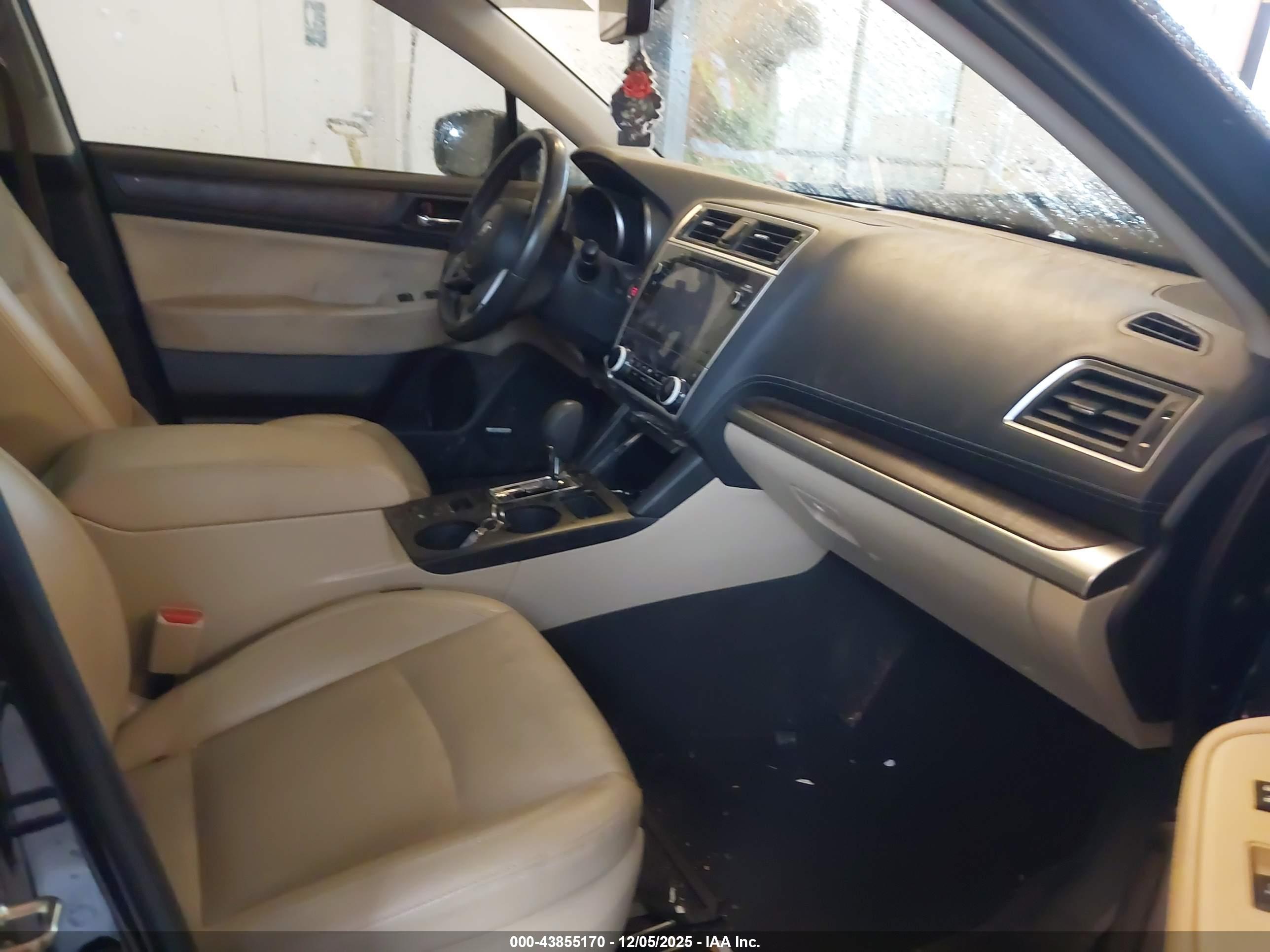 SUBARU OUTBACK image 5