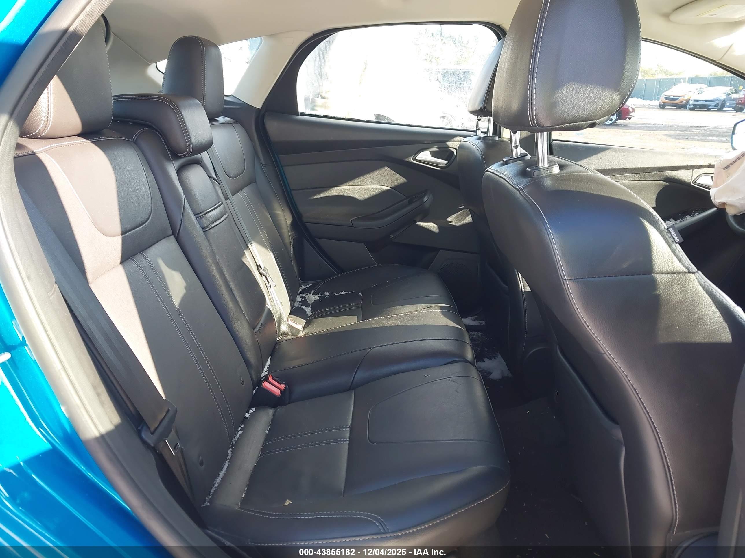 FORD FOCUS image 8