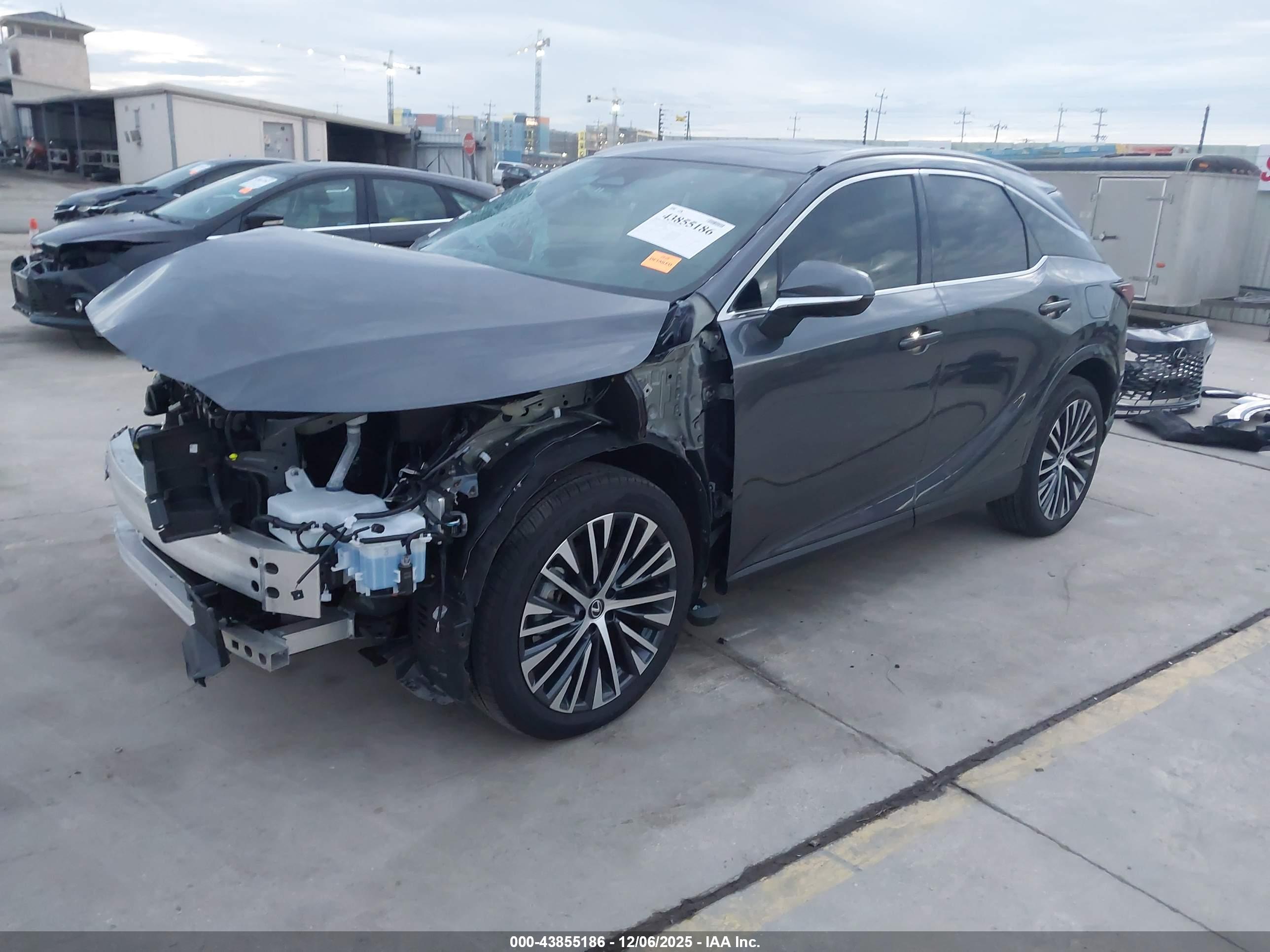 LEXUS RX image 2