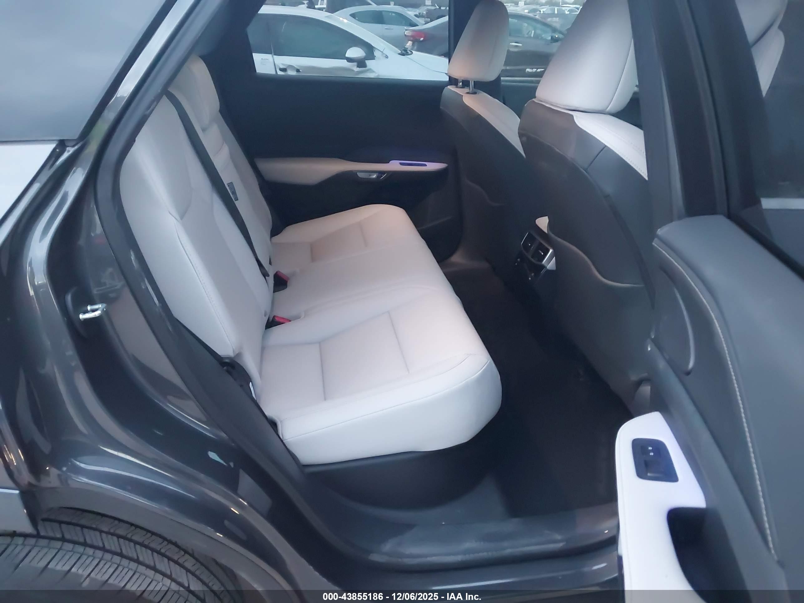 LEXUS RX image 8