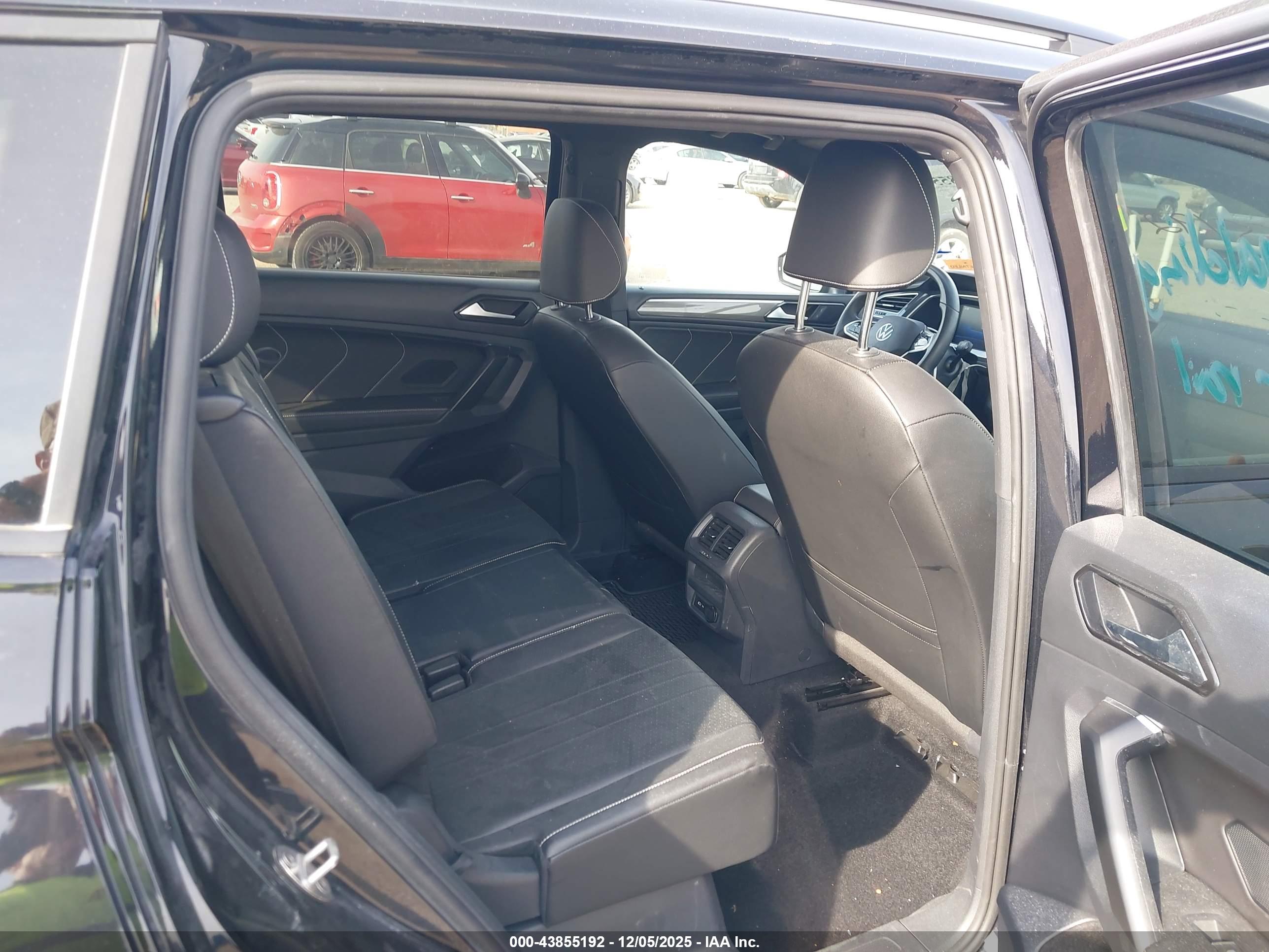 VOLKSWAGEN TIGUAN image 8