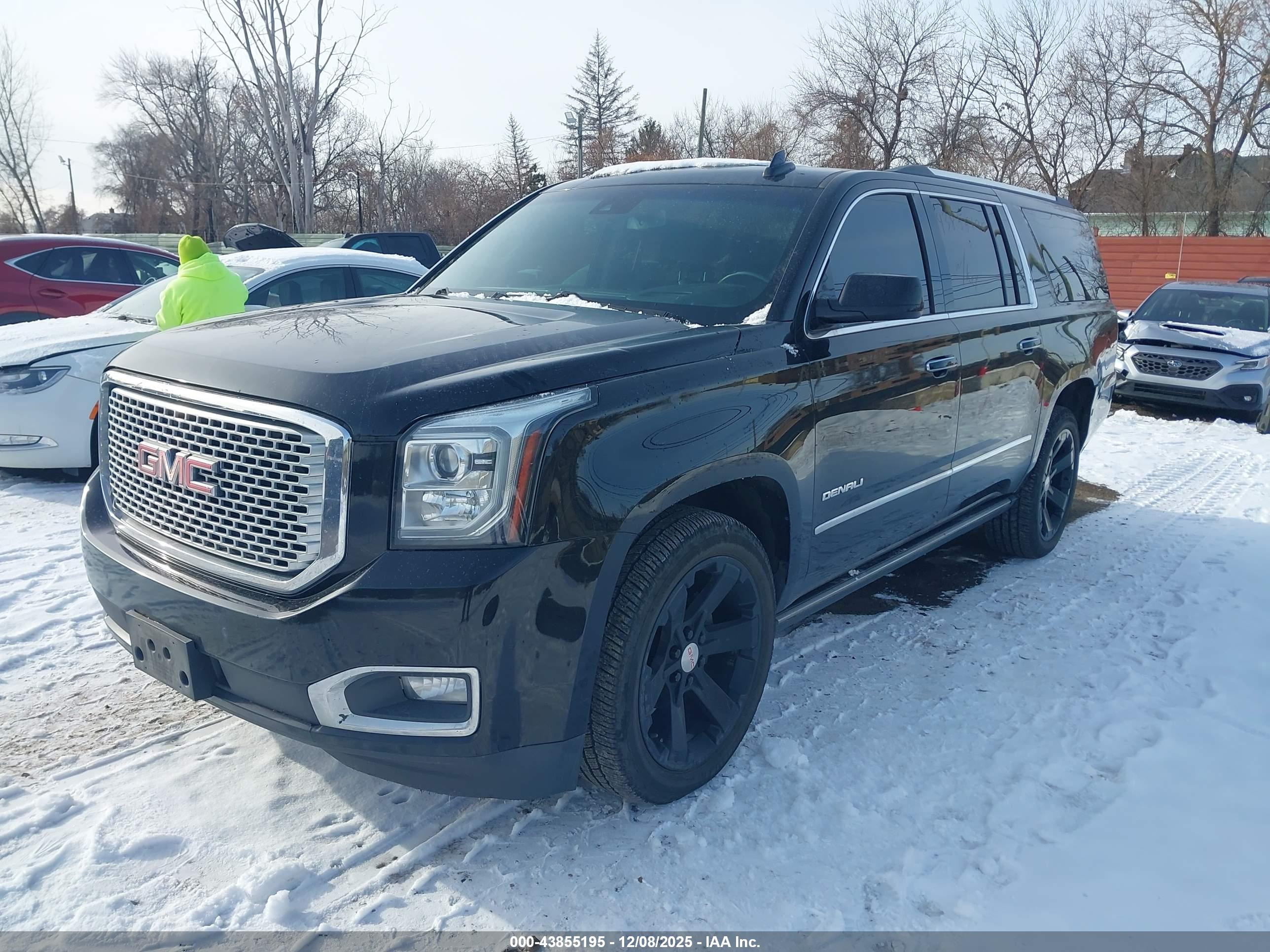 GMC YUKON image 2