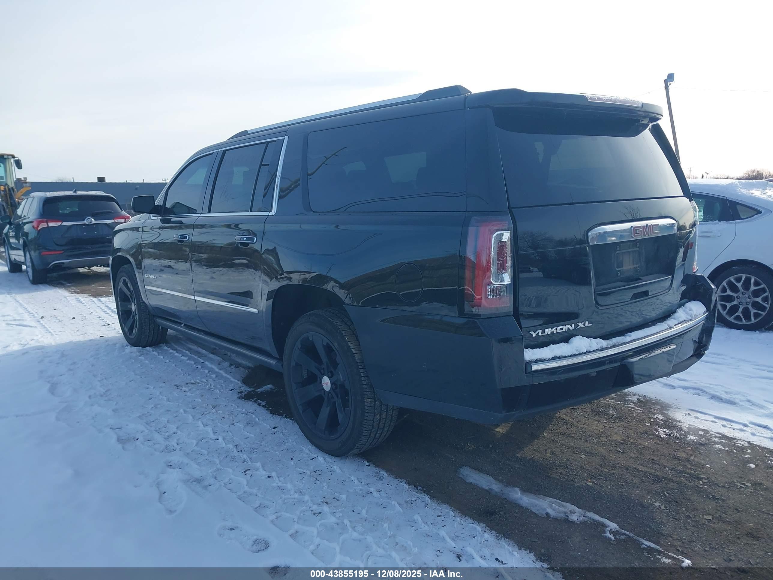 GMC YUKON image 3