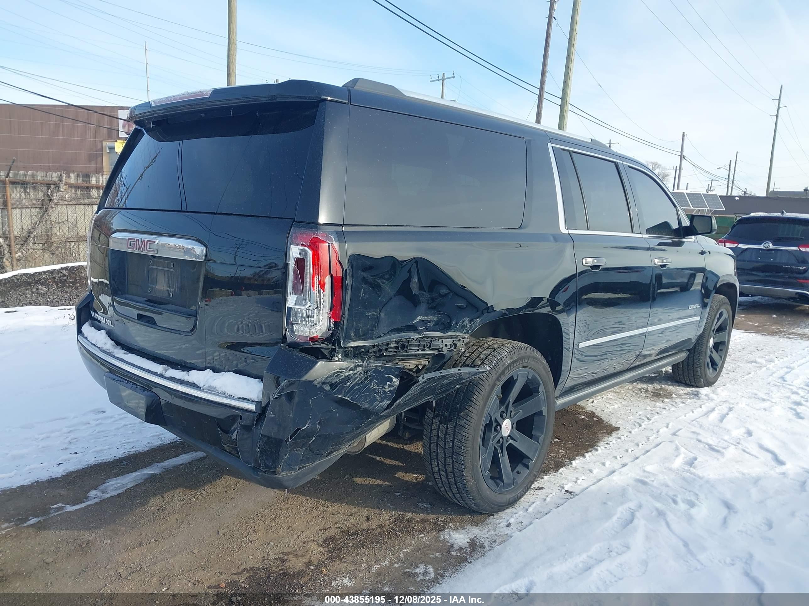 GMC YUKON image 4