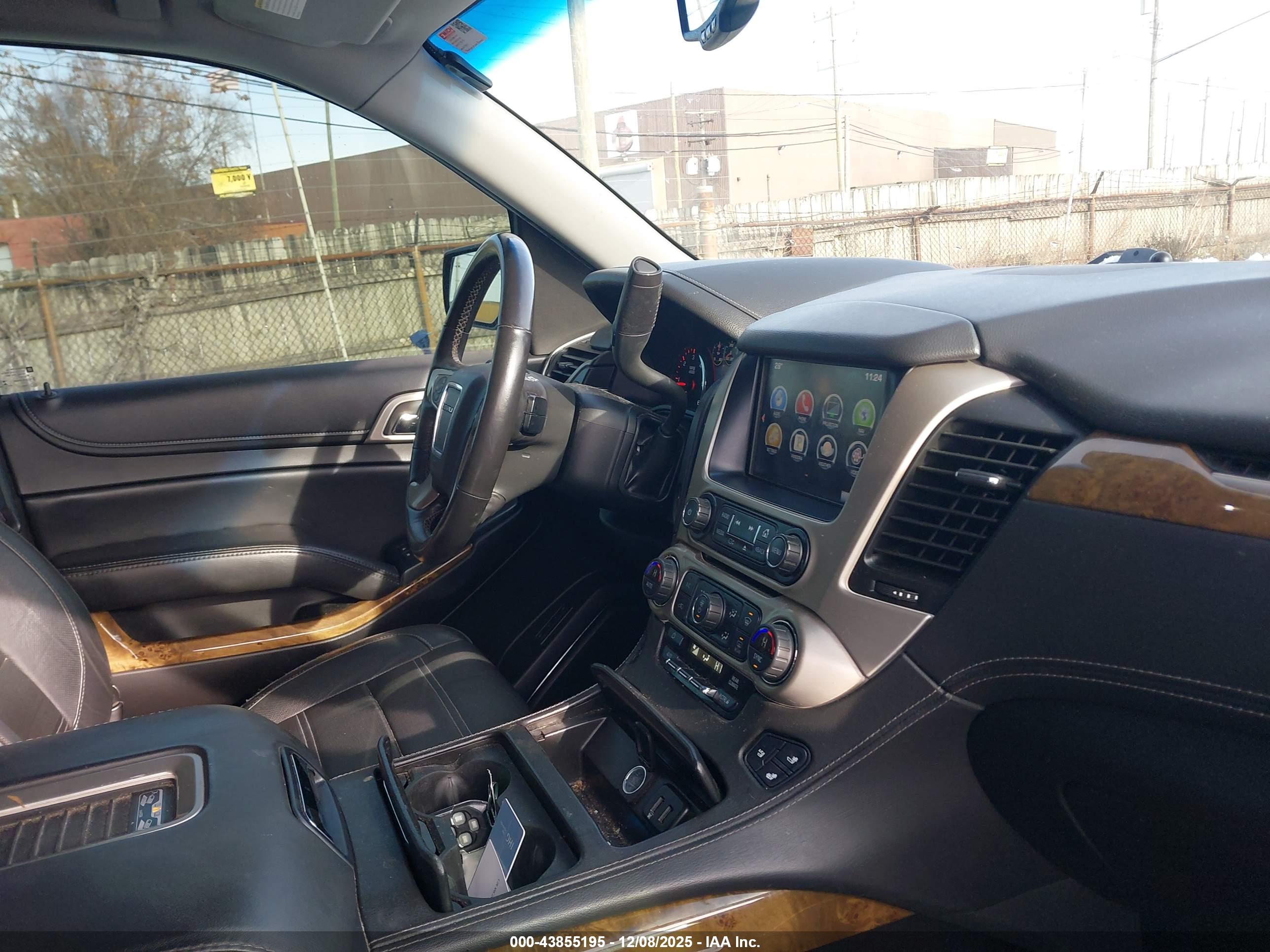 GMC YUKON image 5