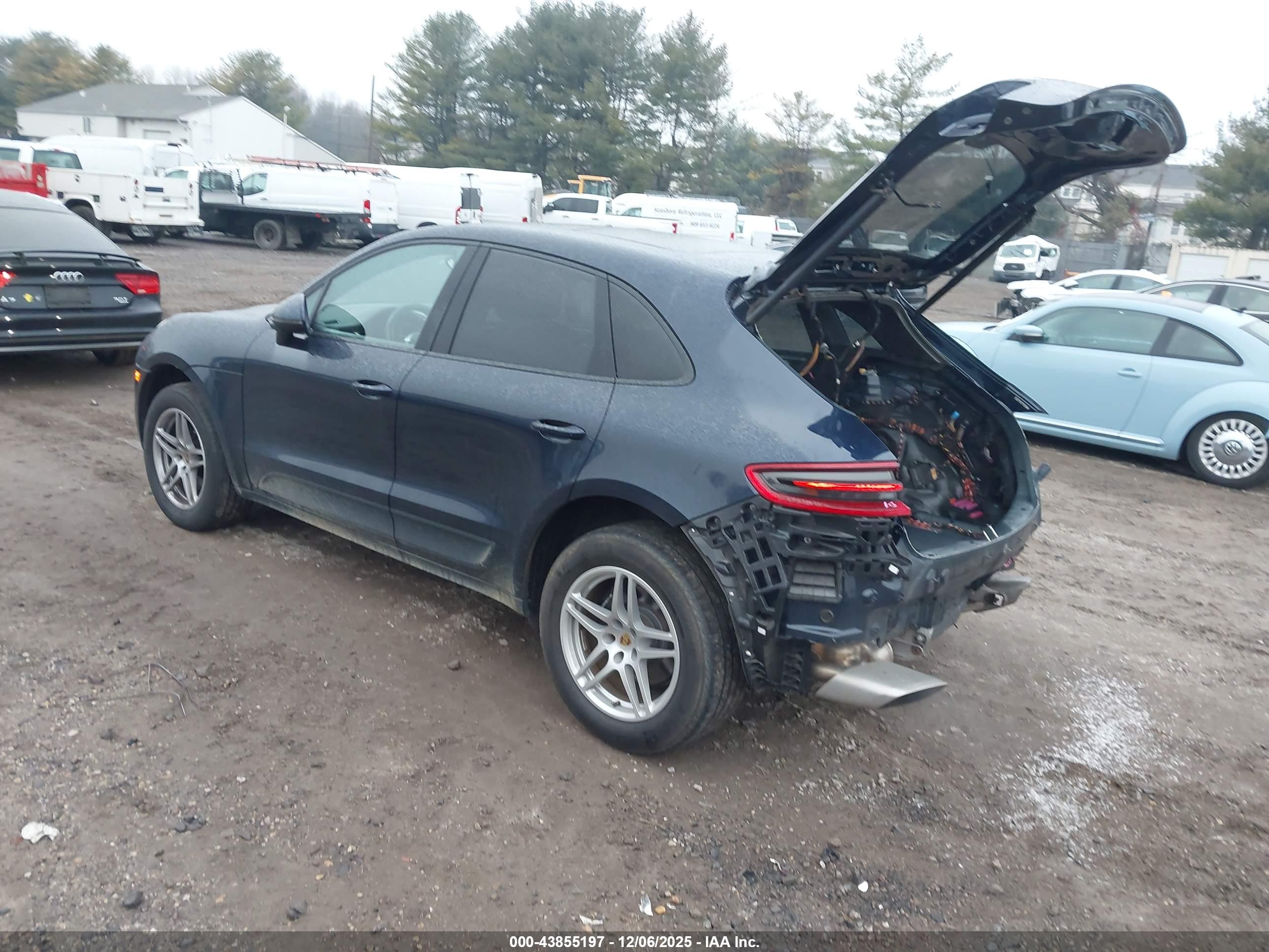 PORSCHE MACAN image 3