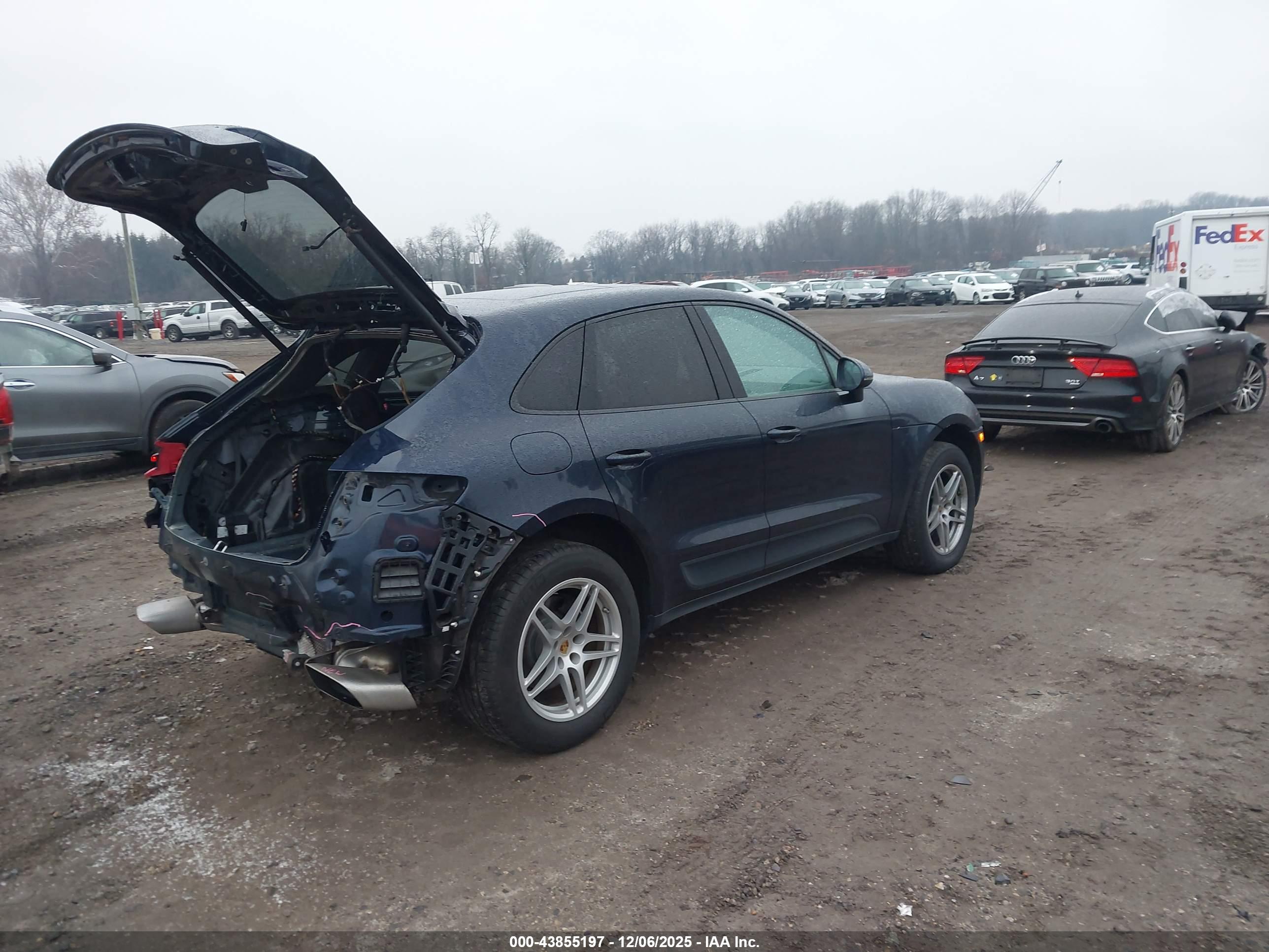 PORSCHE MACAN image 4