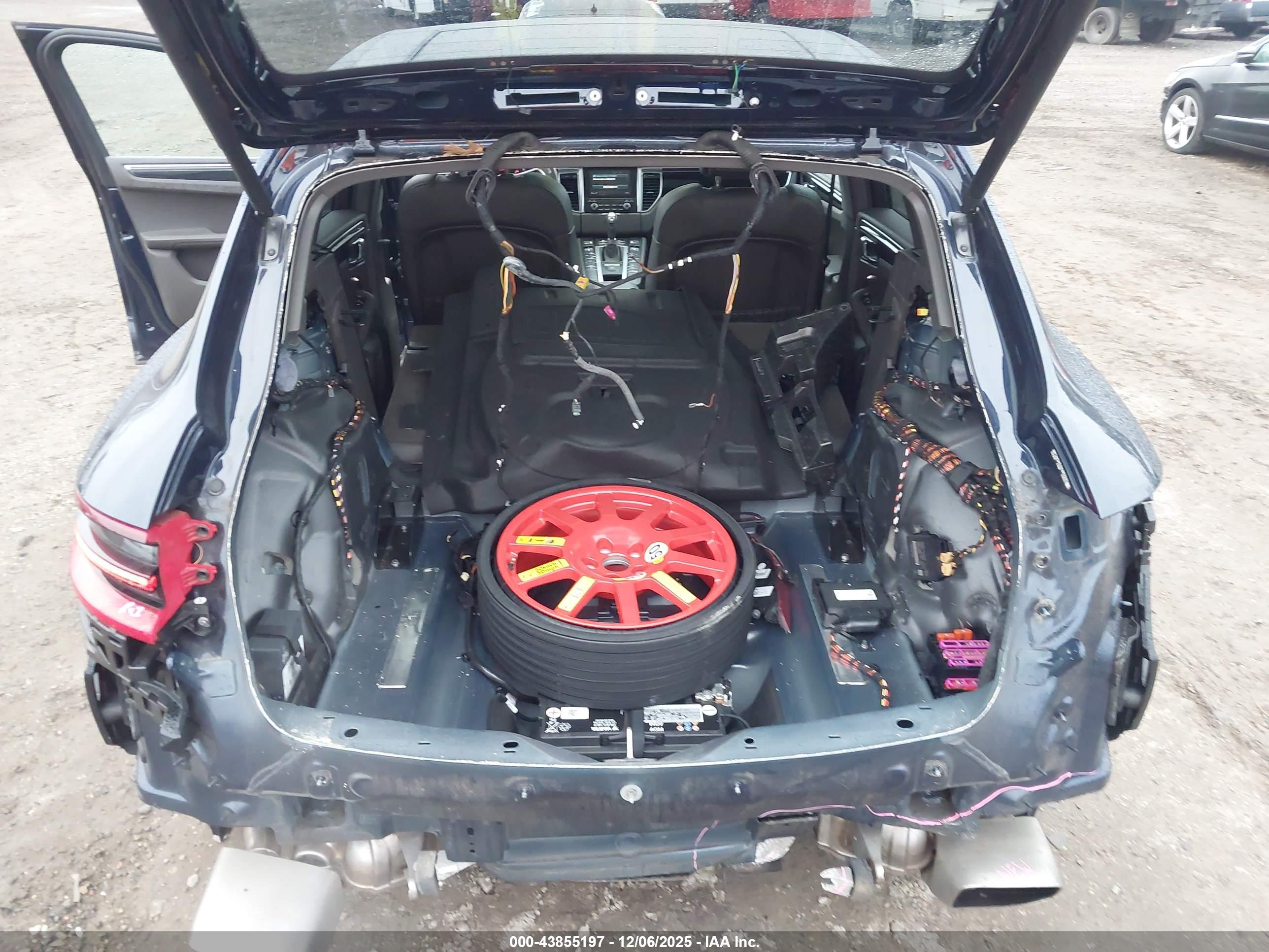 PORSCHE MACAN image 6