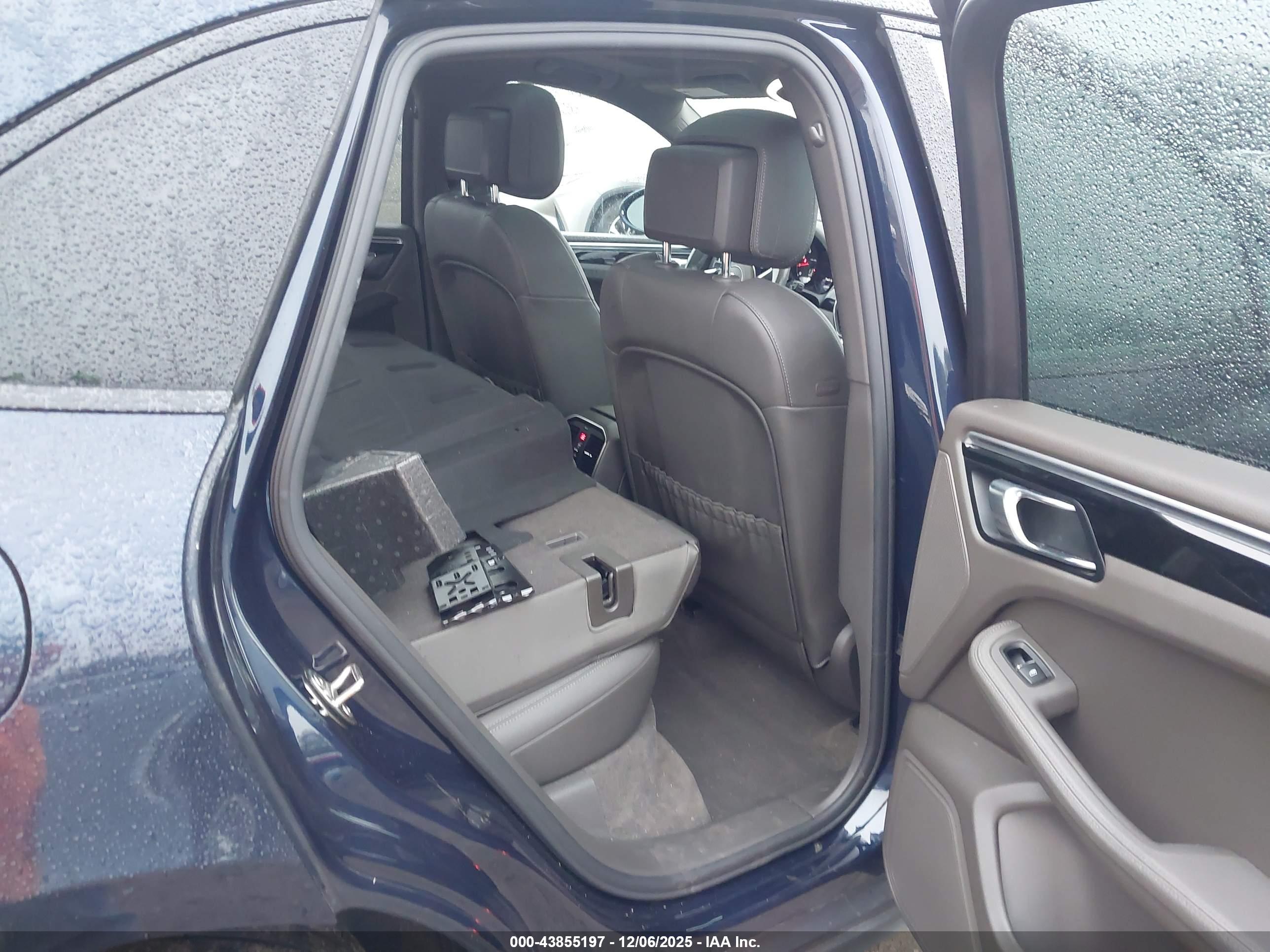 PORSCHE MACAN image 8